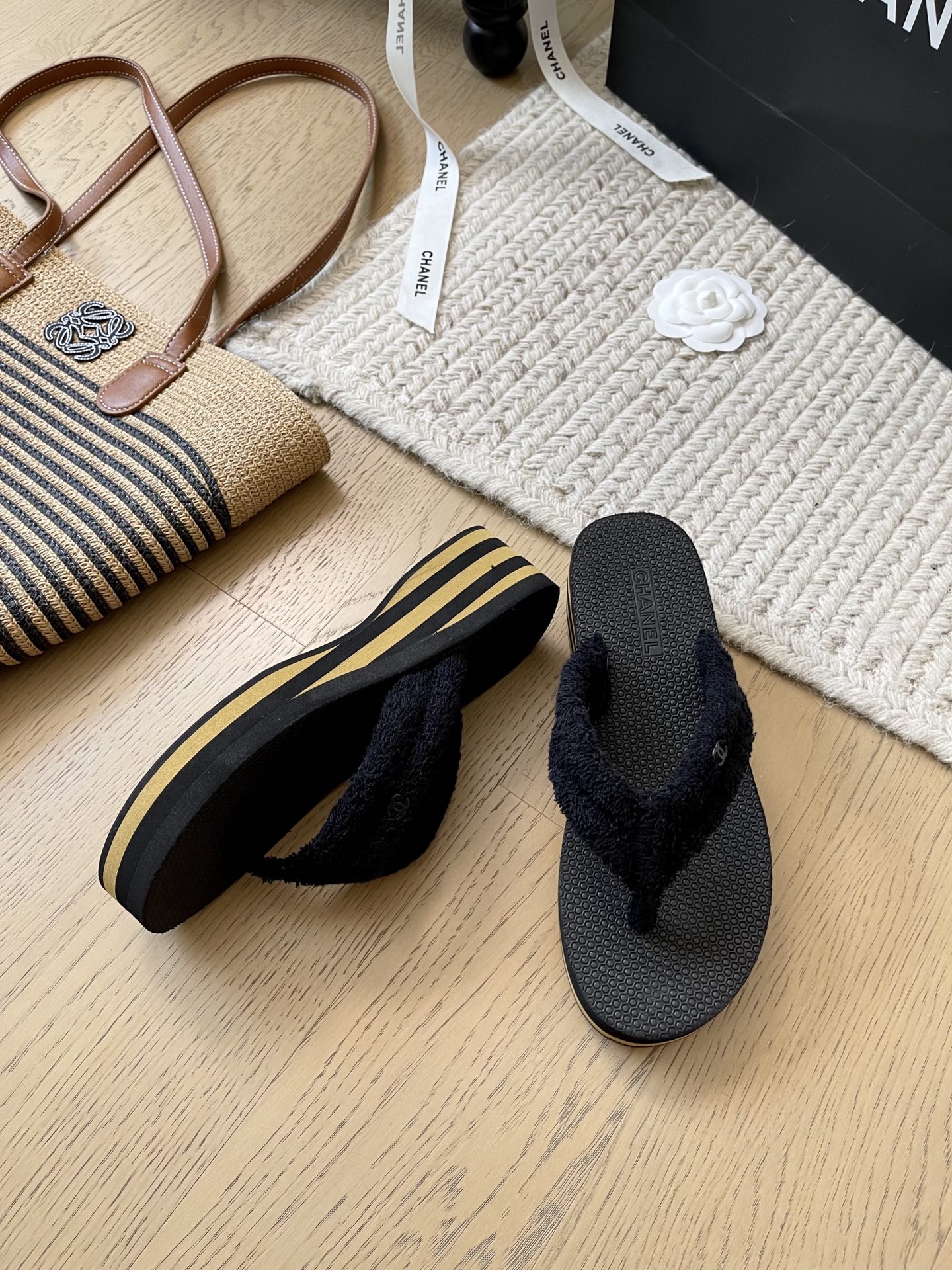 NO:257613,Chanel 25c early spring new thick-soled slipper series!  Top version!  First sale, upper terry cloth, original non-slip sole, heel height 5cm, non-currency, pay attention to the distinction, code number 34-41, customized, non-return, split-toe shoes, chanel, slippers19860909Chanel 25c早春新款厚底拖鞋系列！ 顶级版本！抢先发售 鞋面毛巾布 原版防滑大底 跟高5cm 非通货 注意区分 码数34-41 定制不退不换,分趾鞋,chanel,slippers,Women's Shoes