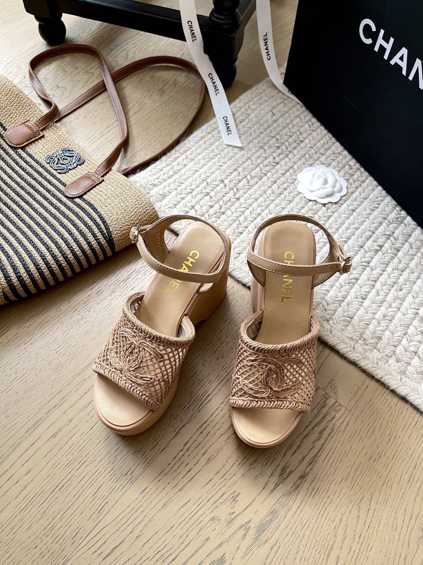 NO:257597,Chanel 25P Early Spring New Platform Sandals!  Top version!  First sale, upper embroidery, footbed sheepskin, original non-slip sole, waterproof platform 4.5cm, heel height 10cm, size 34-41, custom-made, no return or replacement, sandals, chanel, sandals, sheepskin19860909Chanel 25P早春新款防水台凉鞋！ 顶级版本！抢先发售 鞋面刺绣 垫脚羊皮 原版防滑大底 防水台4.5cm 跟高10cm 码数34-41 定制不退不换,凉鞋,chanel,sandals,sheepskin,Women's Shoes