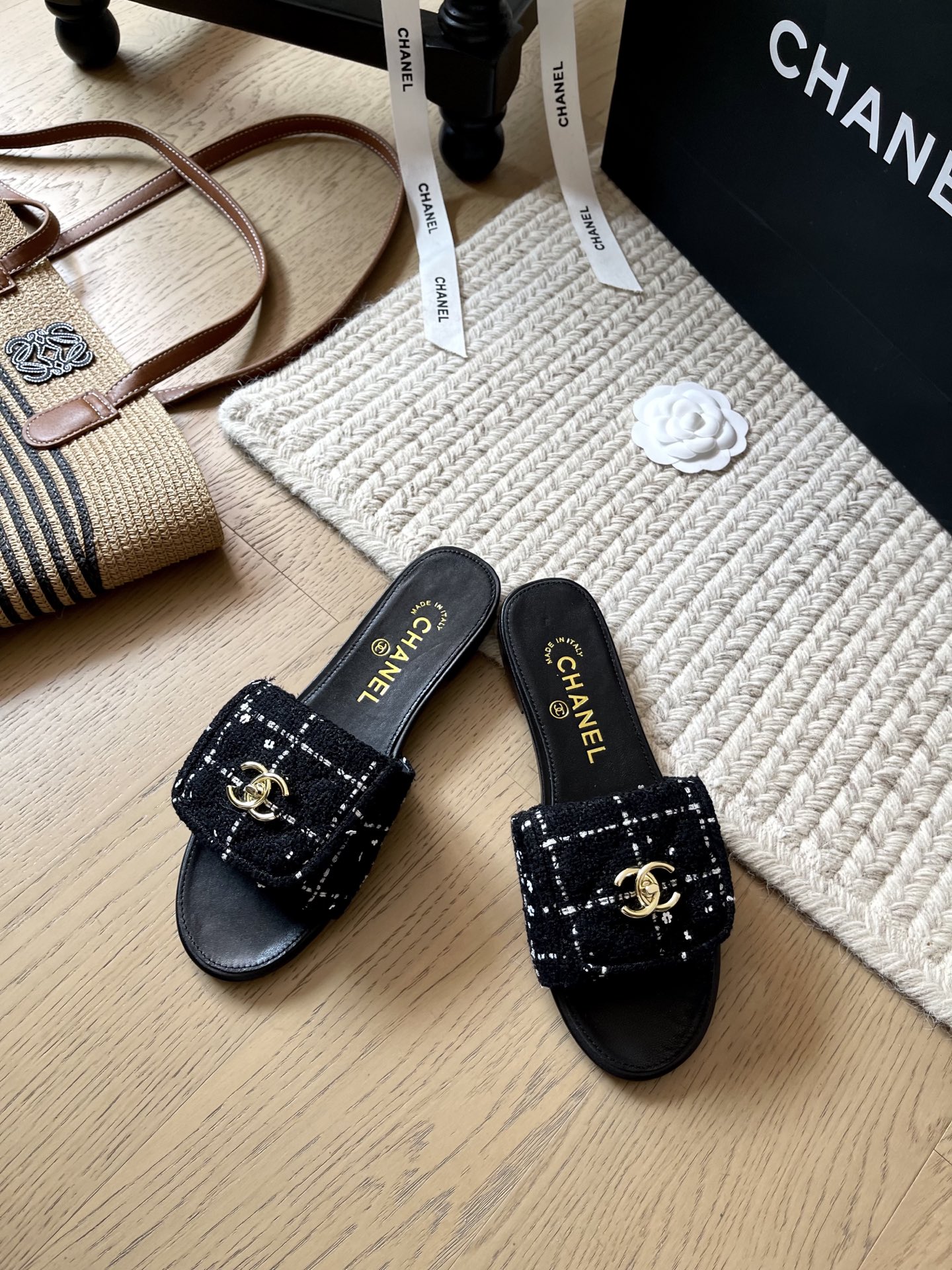 NO:257578,Chanel 25c early spring new slipper series!  Top version!  First sale Original custom fabric footbed sheepskin original outsole size 34-41 Customized non-return or replacement, slippers, chanel, slippers, sheepskin19860909Chanel 25c早春新款拖鞋系列！ 顶级版本！抢先发售 原版定制面料 垫脚羊皮 原版大底 码数34-41 定制不退不换,拖鞋,chanel,slippers,sheepskin,Women's Shoes