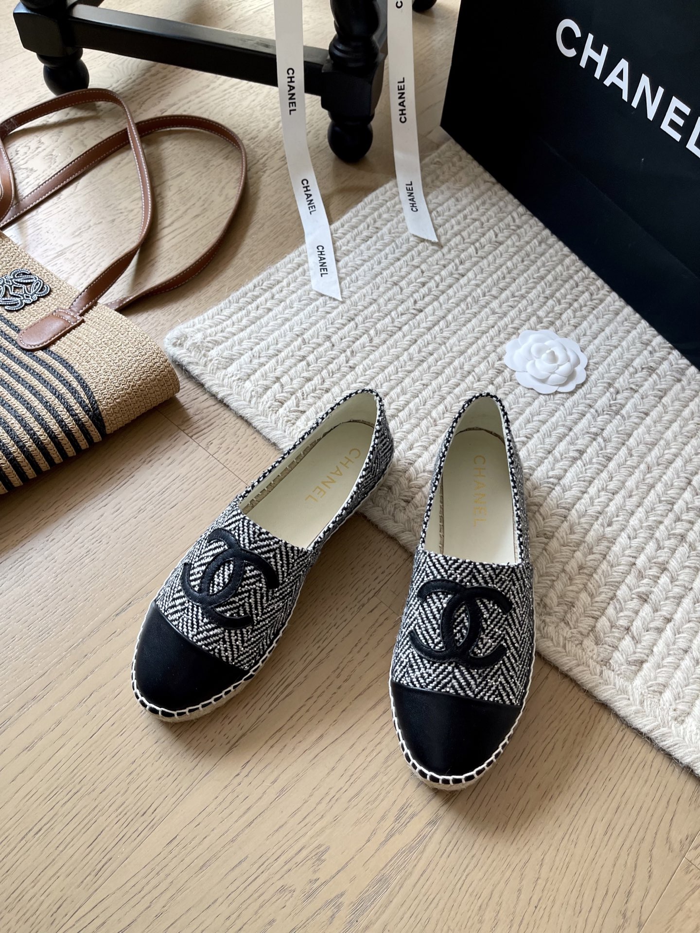 NO:257607,Top version Chanel Fisherman's Shoes New Colors!  With full packaging!  Sheepskin footrest, fisherman's shoes don't need to explain too much!  Wearable in all seasons, size 35-40 