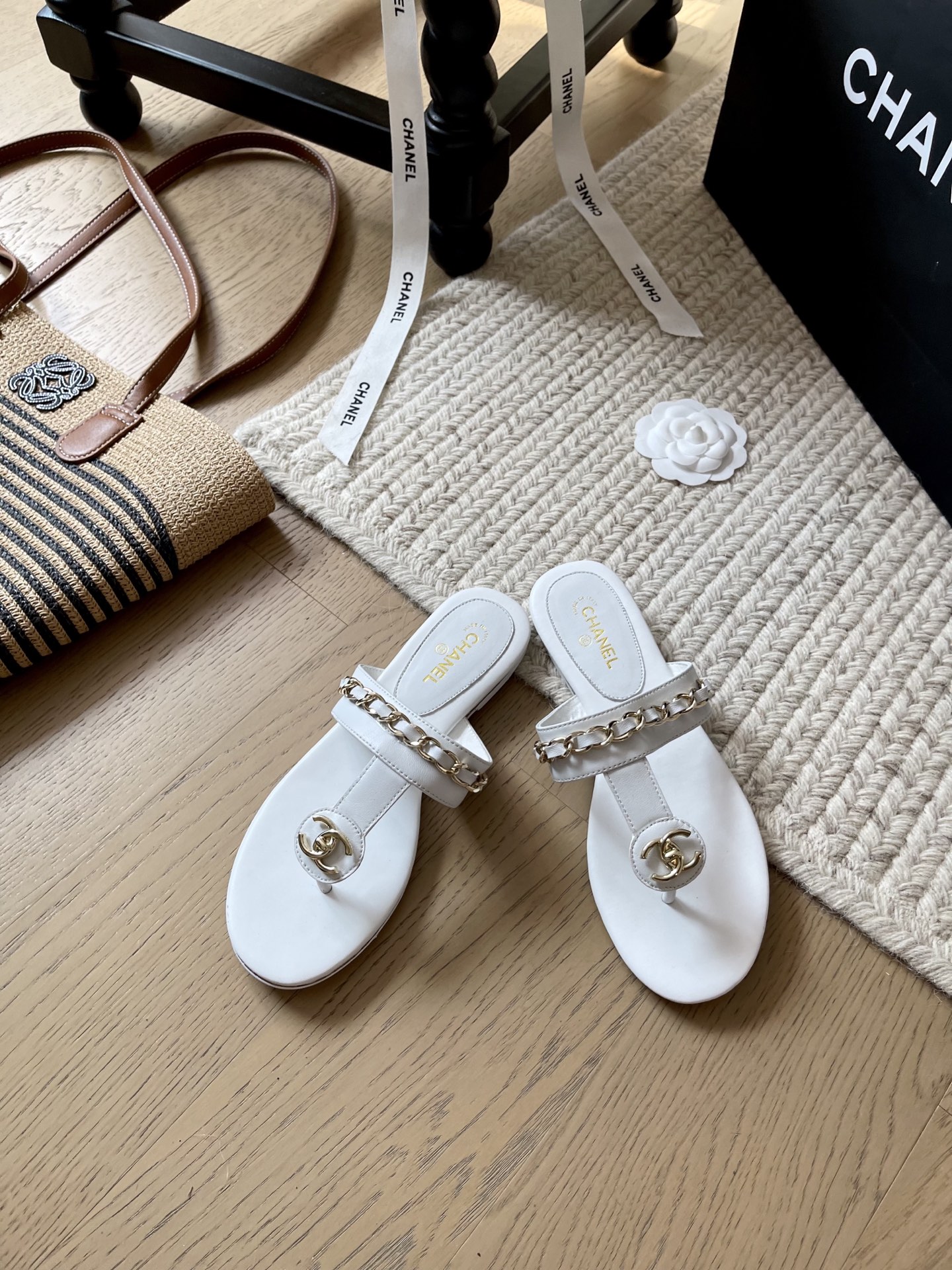 NO:416151,Chanel 25P new flat bottom flip flop series!  Top version!  First sale, upper, foot pad, genuine leather outsole, size 34-41, customized, non-return, split-toe shoes, chanel, sheepskin, Leather soles19860909Chanel 25P新款平底人字拖系列！ 顶级版本！抢先发售 鞋面 垫脚均羊皮 真皮大底 码数34-41 定制不退不换,分趾鞋,chanel,sheepskin,Leather soles,Women's Shoes