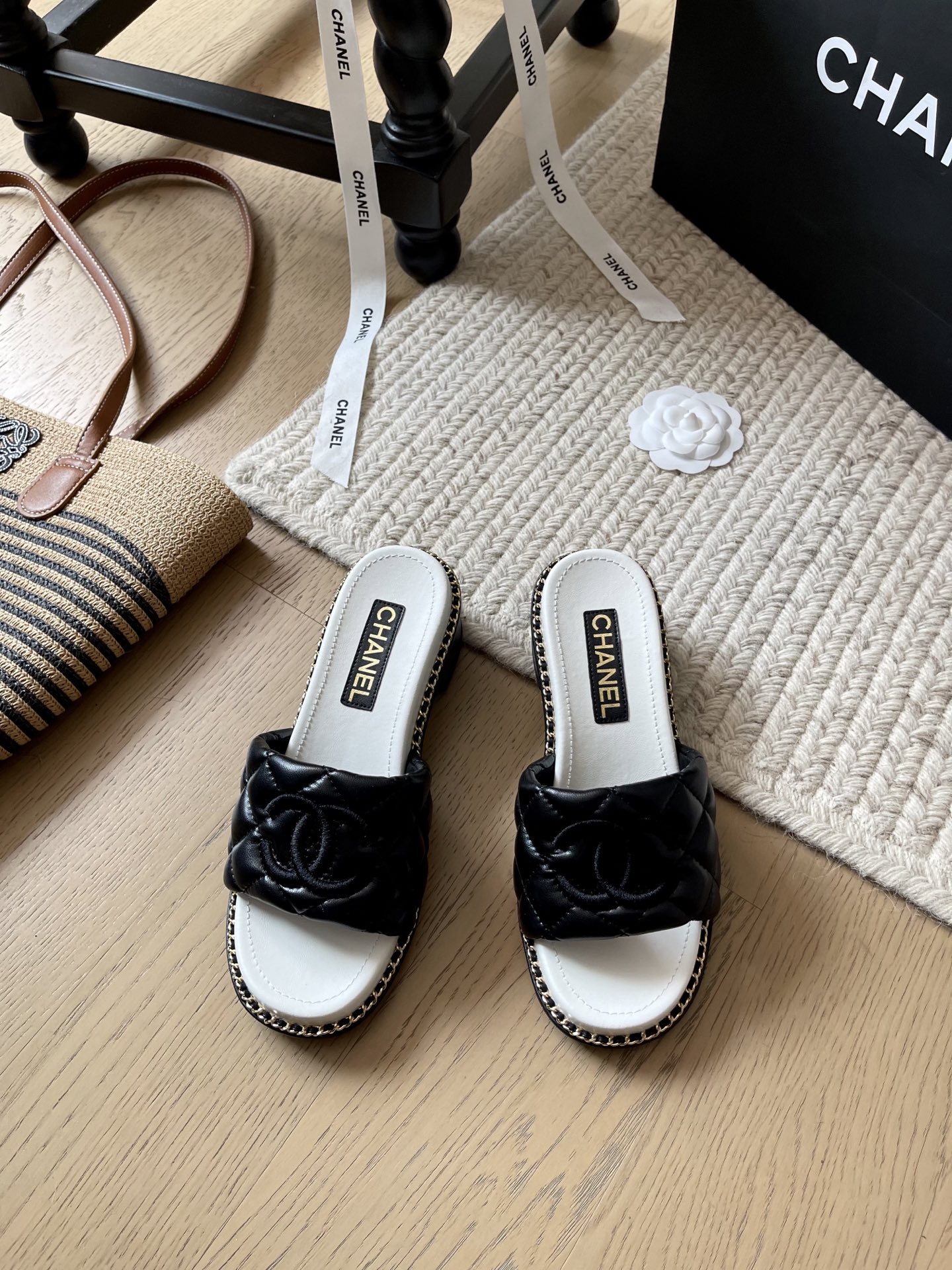 NO:416129,Chanel 25P Spring and Summer New Chain High Heel Slippers Top Version!  On sale in stock Heel height 5cm Upper Cowhide Inner Sheepskin Genuine Leather Sole Size 34-41 Customized No Return or Exchange, Slippers, Chanel, Slippers, Cowhide, Sheepskin, Leather Soles19860909Chanel 25P春夏新款链条高跟拖鞋 顶级版本！现货发售 跟高5cm 鞋面牛皮 内里羊皮 真皮大底 码数34-41 定制不退不换,拖鞋,chanel,slippers,cowhide,sheepskin,Leather soles,Women's Shoes