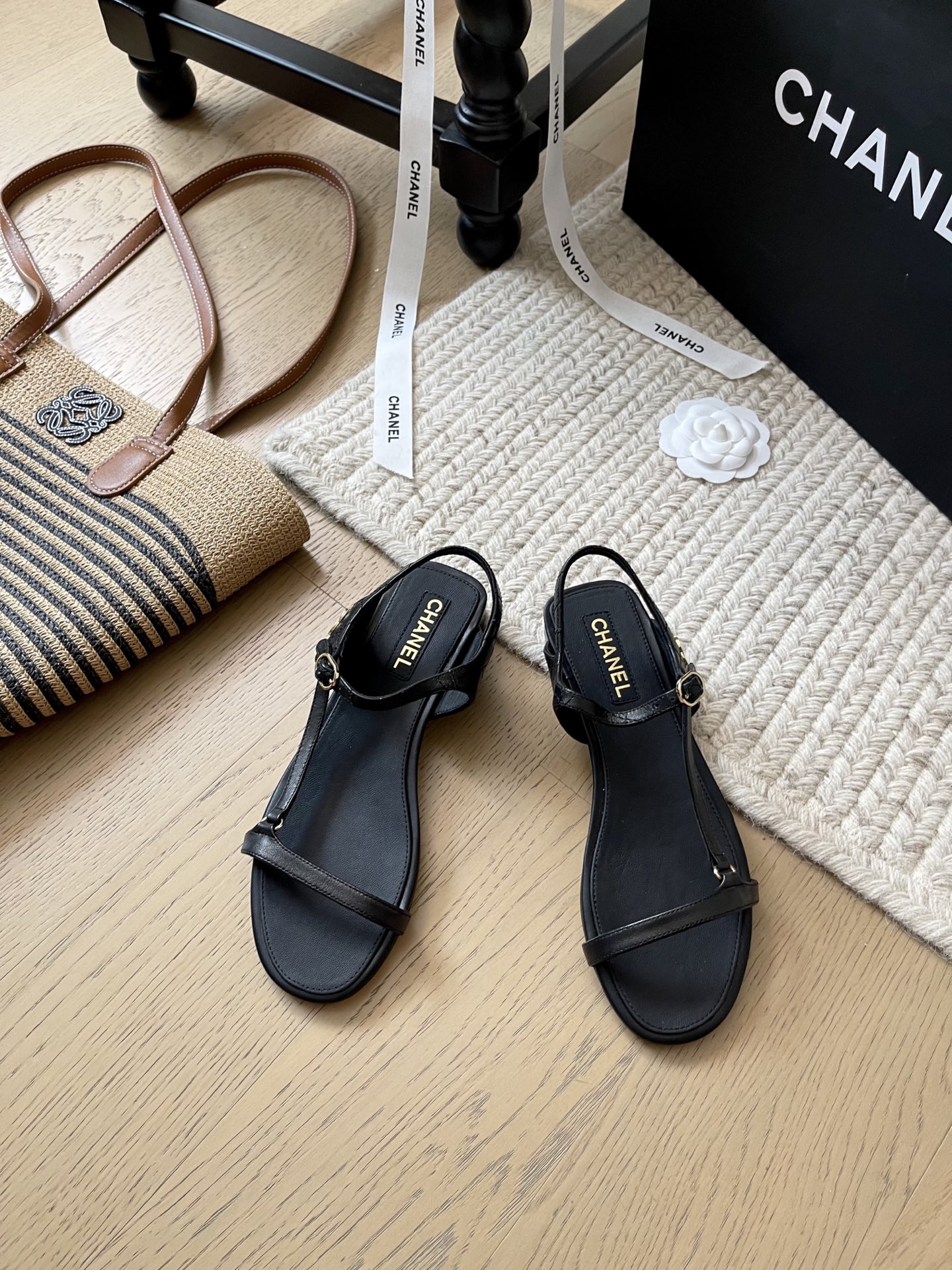NO:416131,Chanel 25s spring and summer new chain flat sandals!  Top version!  Classic chain matching, upper lambskin, genuine leather sole, footbed sheepskin, size 34-41 Customized non-return or replacement, sandals, chanel, sandals, sheepskin, Leather soles19860909Chanel 25s春夏新款链条平底凉鞋！ 顶级版本！经典链条搭配 鞋面小羊皮 真皮大底 垫脚羊皮 码数34-41 定制不退不换,凉鞋,chanel,sandals,sheepskin,Leather soles,Women's Shoes