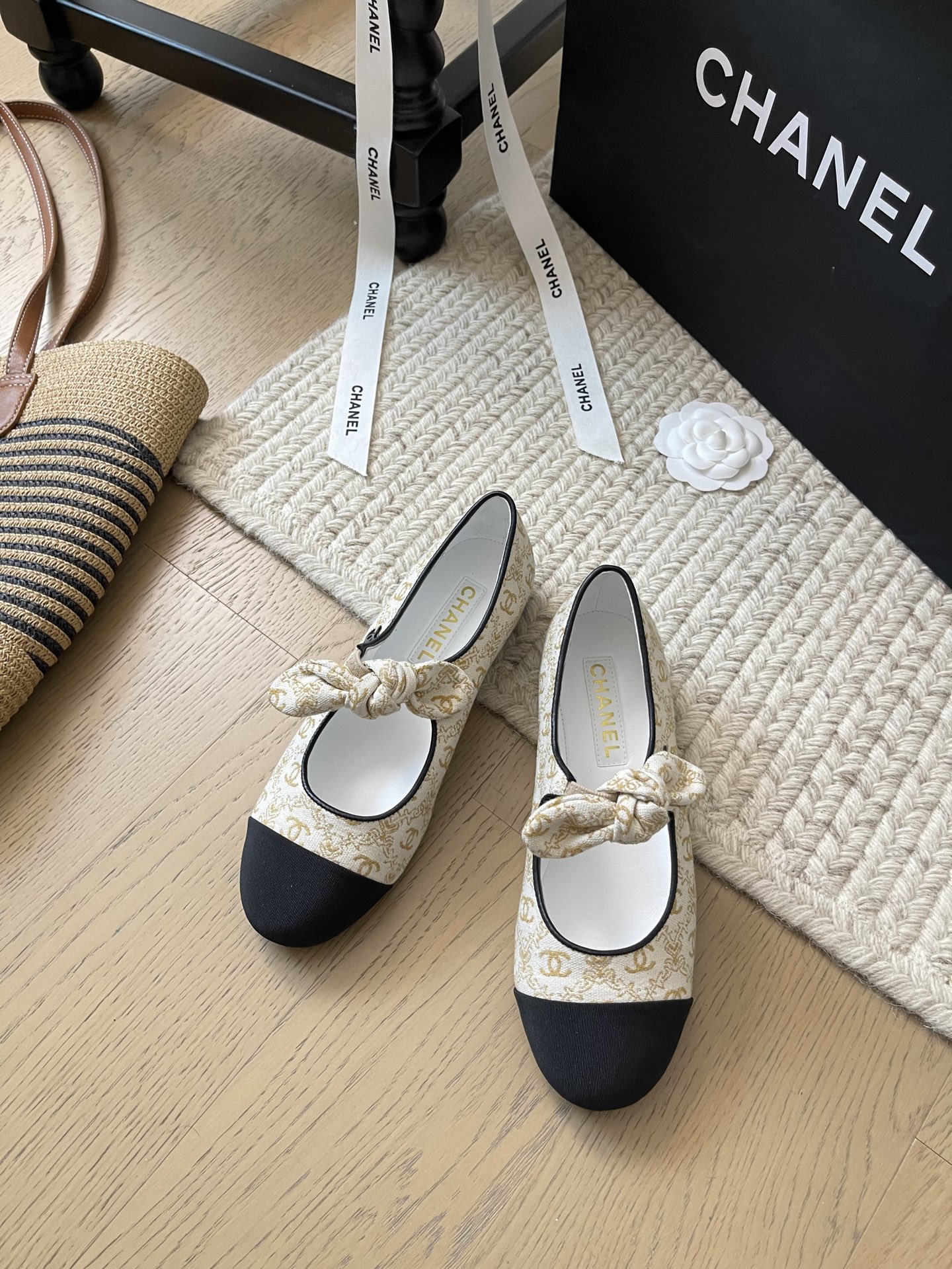 NO:240555,Chanel 25c early spring new Mary Jane single shoes!  Top version!  Get ready for sale Custom upper fabrics, footbed sheepskin, genuine leather outsole, size 34-41 Customized, no return or replacement, single shoes, Mary Jane, chanel, mary jane, sheepskin, Leather soles19860909Chanel 25c早春新款玛丽珍单鞋！ 顶级版本！抢先发售 鞋面定制面料 垫脚羊皮 真皮大底 码数34-41 定制不退不换,单鞋玛丽珍,chanel,mary jane,sheepskin,Leather soles,Women's Shoes