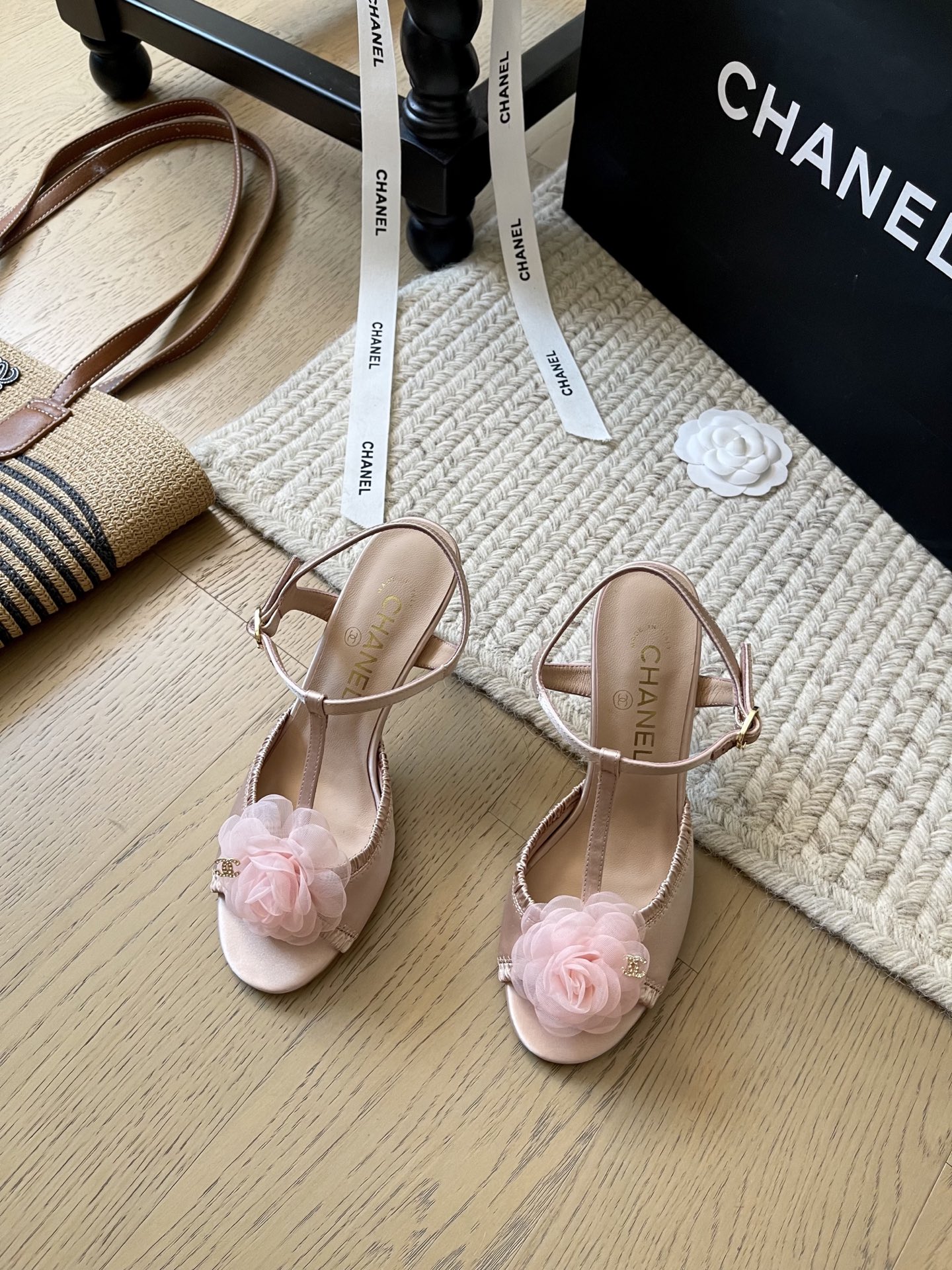 NO:255244,Chanel 25c early spring new camellia high heel sandals!  Top version!  First sale, silk upper, footbed sheepskin, leather outsole, size 35-40, customized, no return or replacement, sandals, chanel, sandals, sheepskin, real silk, Leather soles19860909Chanel 25c早春新款山茶花高跟凉鞋！ 顶级版本！抢先发售 鞋面真丝 垫脚羊皮 真皮大底 码数35-40 定制不退不换,凉鞋,chanel,sandals,sheepskin,real silk,Leather soles,Women's Shoes