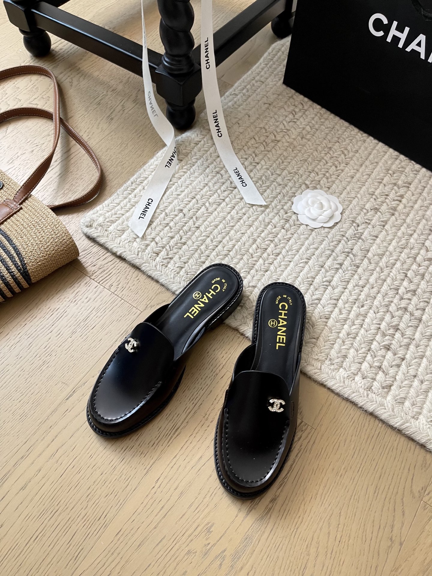 NO:255204,Chanel 25C early spring new double C button loafers top version!  First sale, cowhide, inner sheepskin, original leather outsole, size 35-40, customized, non-return, semi-drag, chanel, loafers, cowhide, sheepskin, Leather soles19860909Chanel 25C早春新款双C扣乐福鞋 顶级版本！抢先发售 鞋面牛皮 内里羊皮 原版真皮大底 码数35-40 定制不退不换,半拖,chanel,loafers,cowhide,sheepskin,Leather soles,Women's Shoes