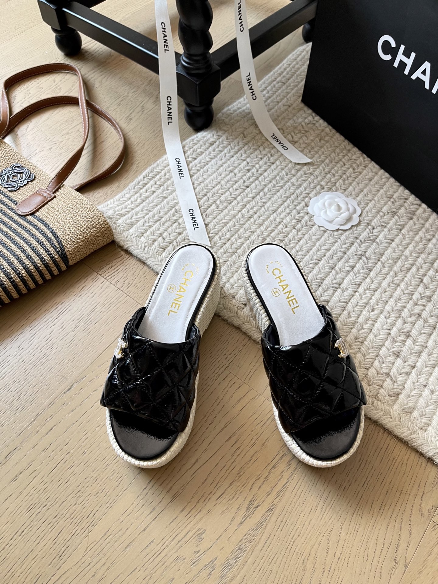 NO:255191,Chanel 25C early spring new thick-soled slippers!  Top version!  First sale, cowhide, inner sheepskin, original non-slip sole, heel height 7cm, size 35-40, customized, no return or replacement, slippers, chanel, slippers, cowhide, sheepskin19860909Chanel 25C早春新款厚底拖鞋！ 顶级版本！ 抢先发售 鞋面牛皮 内里羊皮 原版防滑大底 跟高7cm 码数35-40 定制不退不换,拖鞋,chanel,slippers,cowhide,sheepskin,Women's Shoes