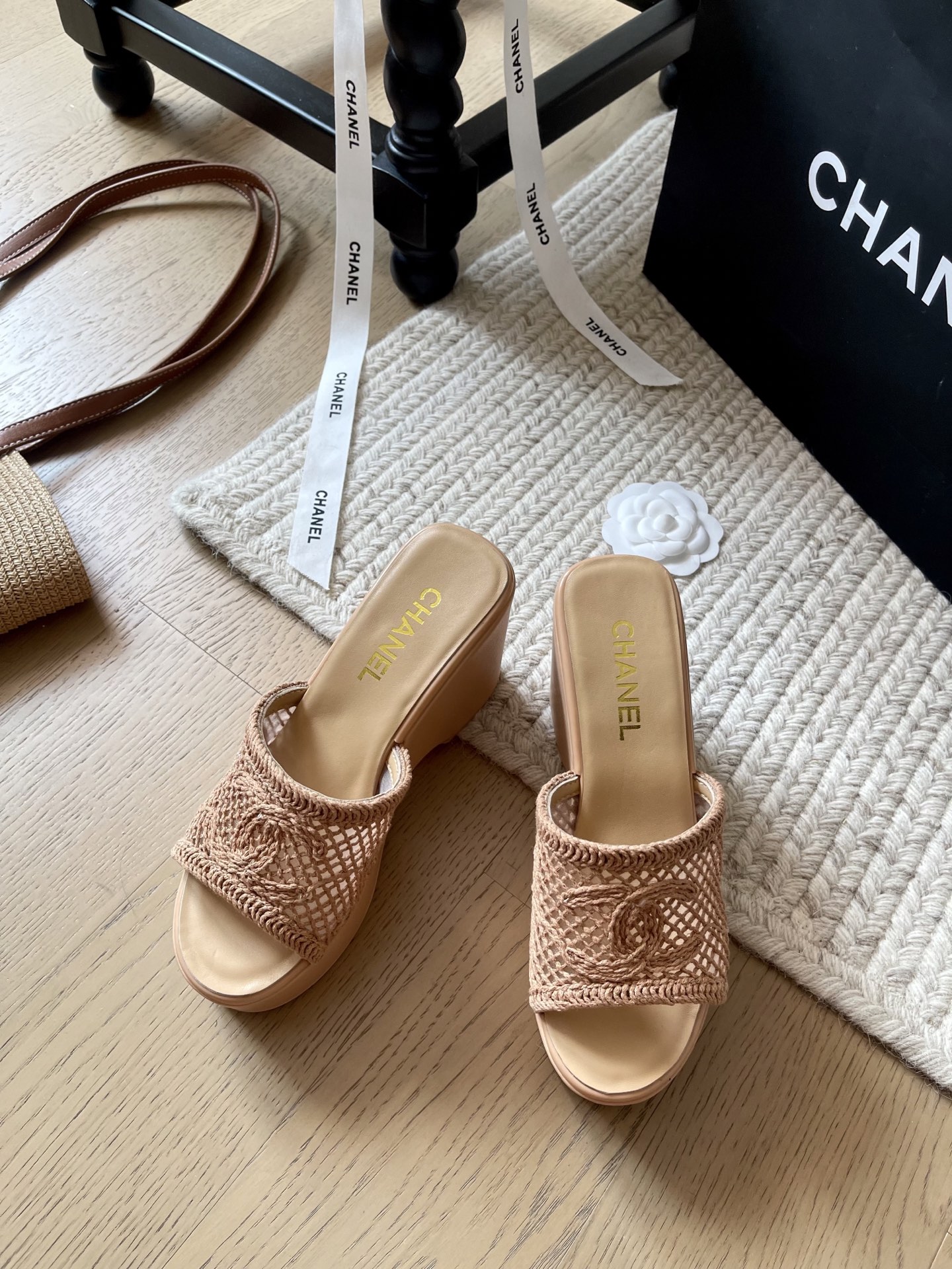 NO:240517,Chanel 25P spring and summer new thick-soled waterproof platform slippers!  Top version!  Hot series, pictures must be sold, waterproof platform 4.5cm, heel 10cm!  Upper embroidery footbed sheepskin original non-slip sole size 35-40 Customized non-return or replacement, high heels, chanel, high heels, slippers, sheepskin19860909Chanel 25P春夏新款厚底防水台拖鞋！ 顶级版本！爆款系列 传图必卖 防水台4.5cm,后跟10cm！ 鞋面刺绣 垫脚羊皮 原版防滑大底 码数35-40 定制不退不换,高跟鞋,chanel,high heels,slippers,sheepskin,Women's Shoes