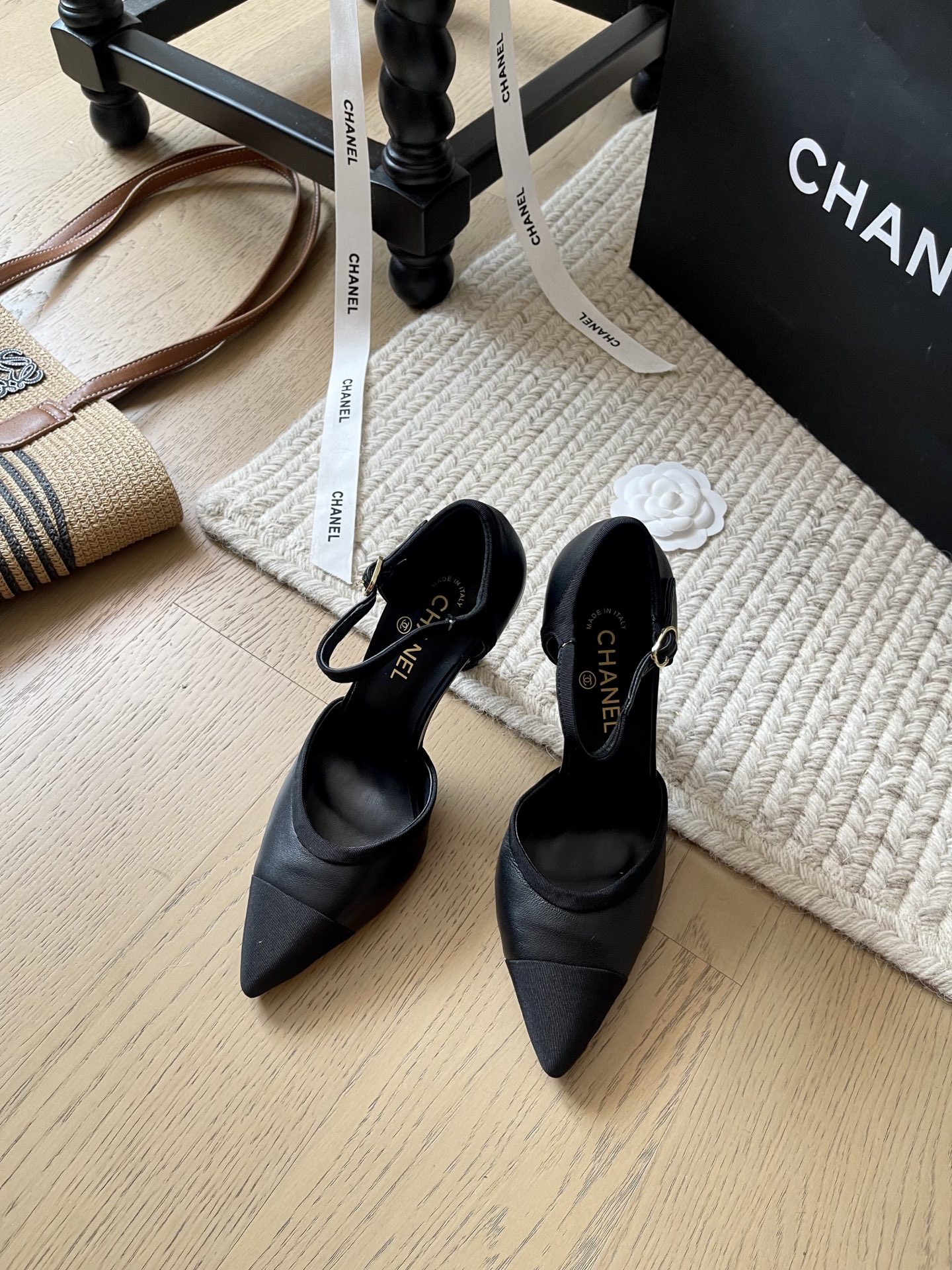 NO:240535,Chanel 25P early spring new pearl heels!  Top version!  Get ready for sale 9cm heel high upper sheepskin footbed sheepskin genuine leather sole custom pearl heel!  Size 35-40 Customized No Return or Exchange, High Heels Sandals, Chanel, Sandals, High Heels, Sheepskin19860909Chanel 25P早春新款珍珠高跟鞋！ 顶级版本！抢先发售 9cm跟高 鞋面羊皮 垫脚羊皮 真皮底 定制珍珠跟！ 码数35-40定制不退不换,高跟鞋凉鞋,chanel,sandals,high heels,sheepskin,Women's Shoes