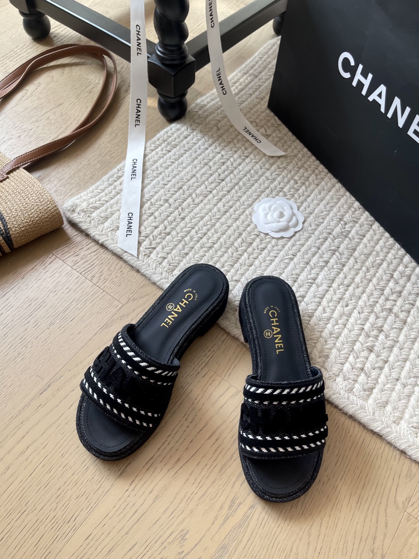 NO:240528,Chanel 25C early spring new thick-soled slippers!  Top version!  First sale Heel height 3cm upper cowhide/original fabric inner sheepskin genuine leather outsole size 35-40 Customized non-return or replacement, slippers, chanel, slippers, cowhide, sheepskin, Leather soles19860909Chanel 25C早春新款厚底拖鞋！ 顶级版本！抢先发售 跟高3cm 鞋面牛皮/原版面料 内里羊皮 真皮大底 码数35-40 定制不退不换,拖鞋,chanel,slippers,cowhide,sheepskin,Leather soles,Women's Shoes