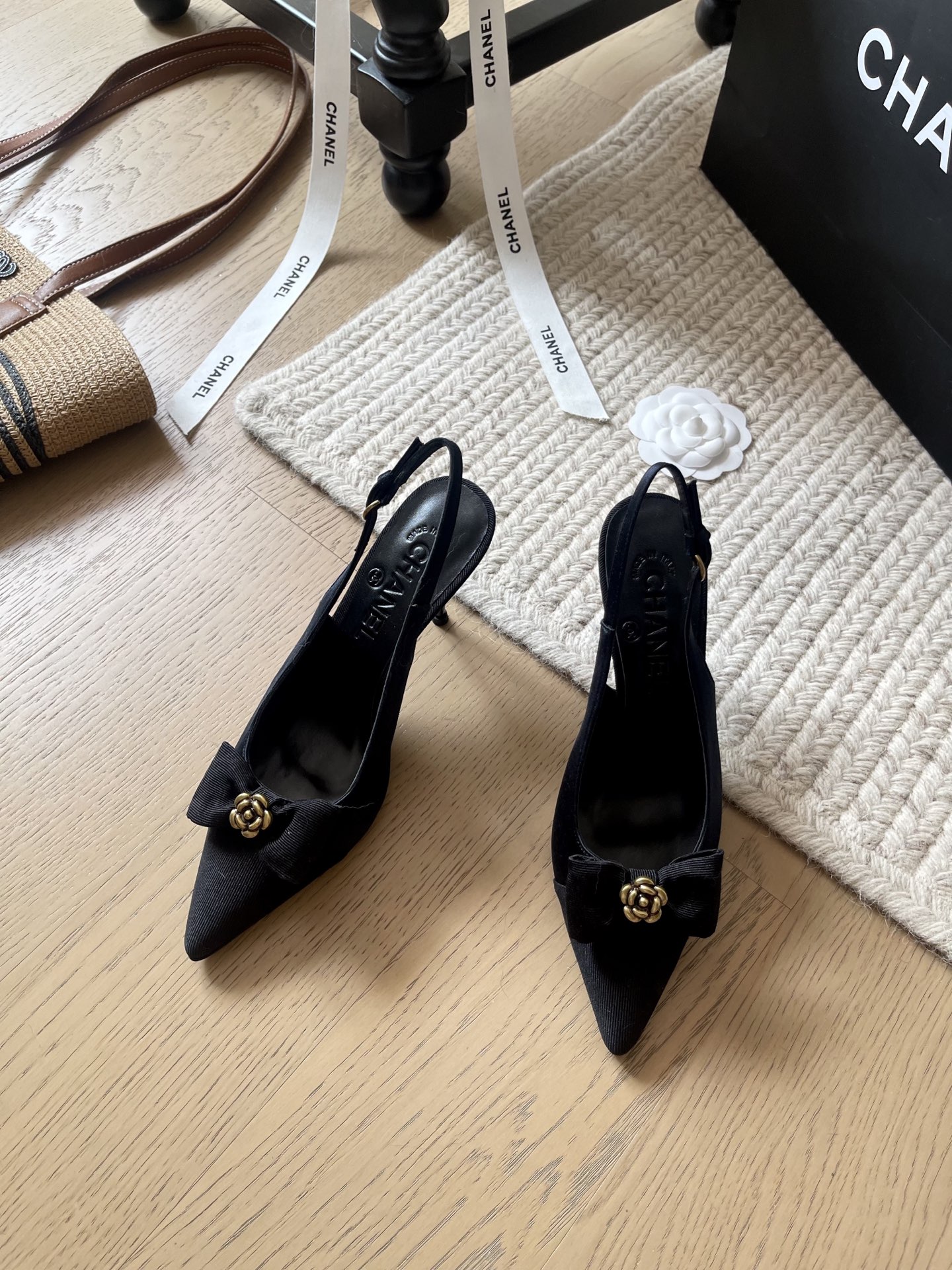 NO:260749,Chanel 25K early spring new high heeled single shoe series!  Top version!  Fully high and low heels, high flat heels/6/8.5cm upper sheepskin/silk inner sheepskin leather outsole size 35-40 Customized non-return or replacement, high heels sandals, chanel, sandals, high heels, sheepskin, real silk, Leather soles19860909Chanel 25K早春新款高跟单鞋系列！ 顶级版本！高低跟齐全 跟高平底/6/8.5cm 鞋面羊皮/真丝 内里羊皮 真皮大底 码数35-40 定制不退不换,高跟鞋凉鞋,chanel,sandals,high heels,sheepskin,real silk,Leather soles,Women's Shoes