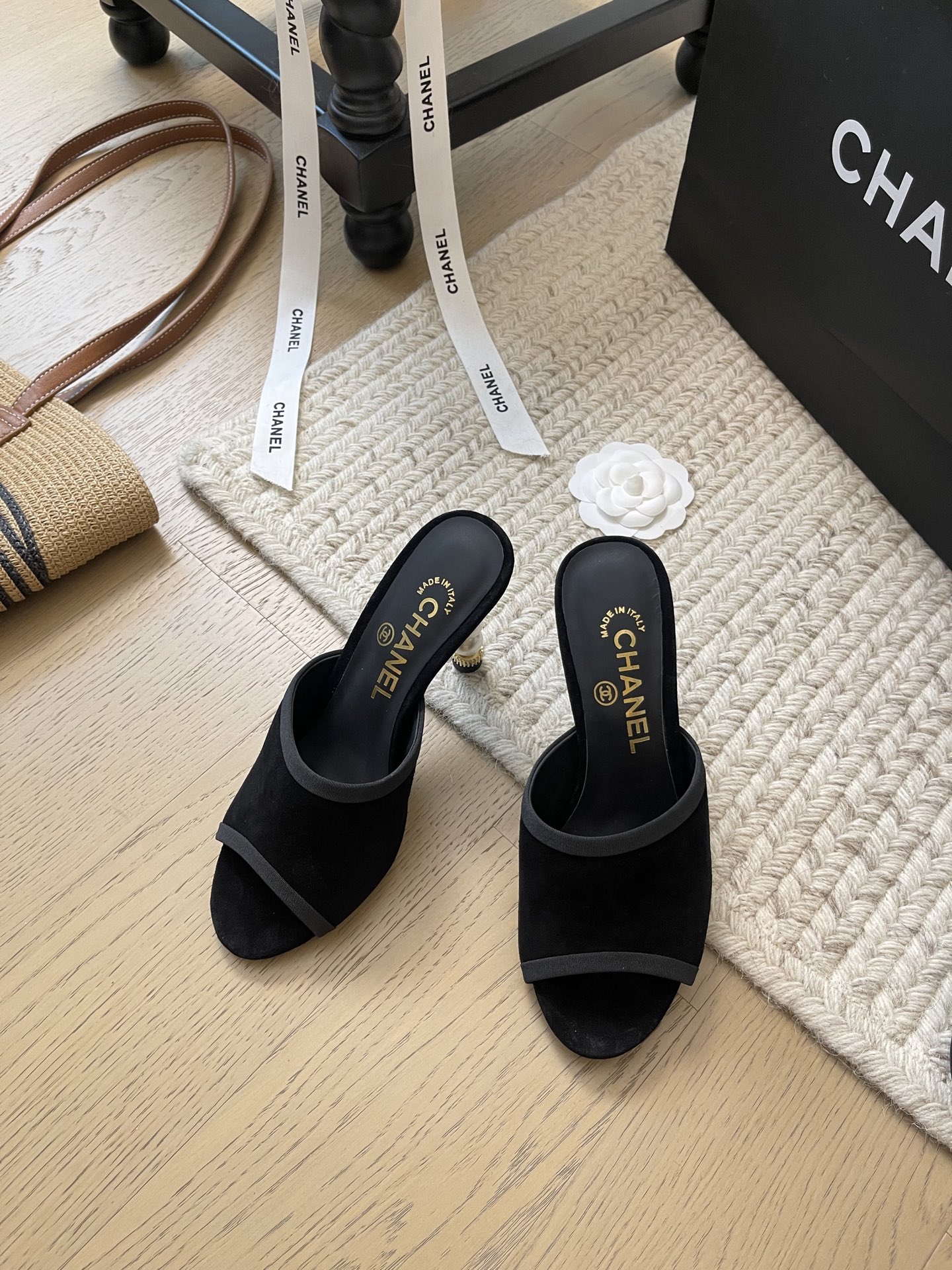 NO:416121,Chanel 25C early spring new Mary Jane high heels!  Top version!  Complete series, upper inner sheepskin leather outsole, original 11 heel, height 8cm, size 35-40, customized, no return or replacement, slippers, chanel, mary jane, high heels, slippers, sheepskin, Leather soles19860909Chanel 25C早春新款玛丽珍高跟鞋！ 顶级版本！系列齐全 鞋面内里羊皮 真皮大底 原版11后跟 高度8cm 码数35-40 定制不退不换,拖鞋单鞋,chanel,mary jane,high heels,slippers,sheepskin,Leather soles,Women's Shoes