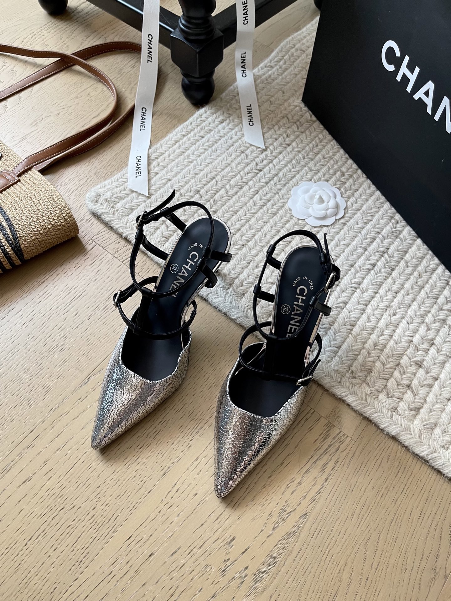 NO:385087,Chanel 25c early spring new high heels!  Top version!  First time on sale, heel height 8.5cm, height increase and slimming, custom fabric on upper, inner sheepskin, custom double C buckle, size 35-40, custom no return or replacement, high heels, sandals, chanel, sandals, high heels, sheepskin19860909Chanel 25c早春新款高跟鞋！ 顶级版本！抢先发售 跟高8.5cm 增高又显瘦 鞋面定制面料 内里羊皮 定制双C扣 码数35-40 定制不退不换,高跟鞋凉鞋,chanel,sandals,high heels,sheepskin,Women's Shoes