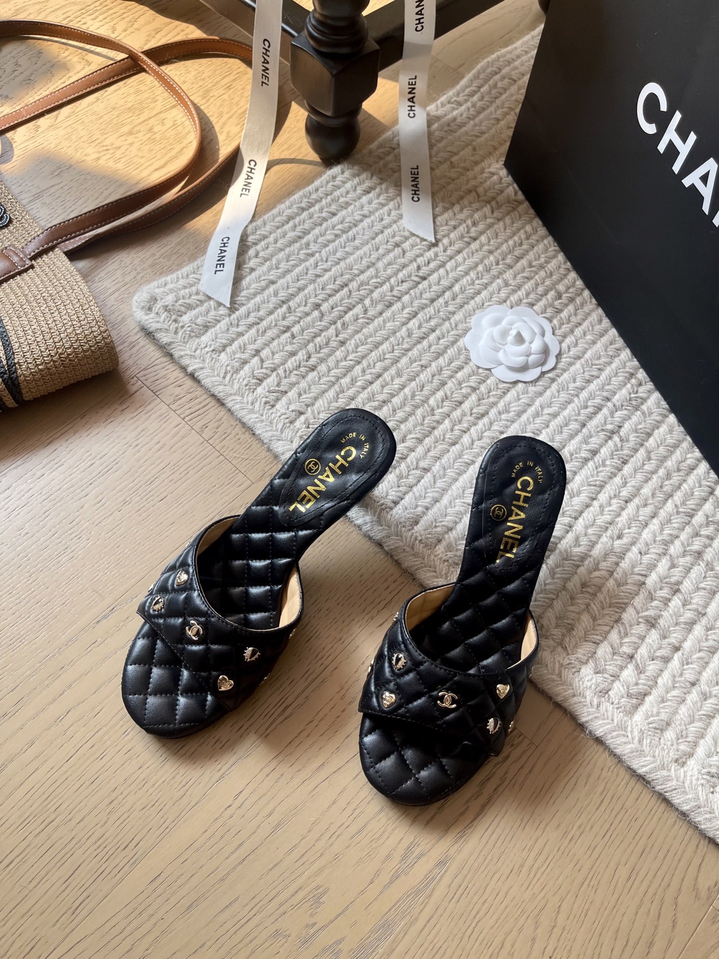 NO:385078,Chanel 25C early spring new high heel slippers!  Top version!  First sale, heel height 5cm upper sheepskin footbed sheepskin genuine leather outsole size 35-40 Customized non-return or replacement, slippers, chanel, slippers, sheepskin, Leather soles19860909Chanel 25C早春新款高跟拖鞋！ 顶级版本！抢先发售 跟高5cm 鞋面羊皮 垫脚羊皮 真皮大底 码数35-40 定制不退不换,拖鞋,chanel,slippers,sheepskin,Leather soles,Women's Shoes