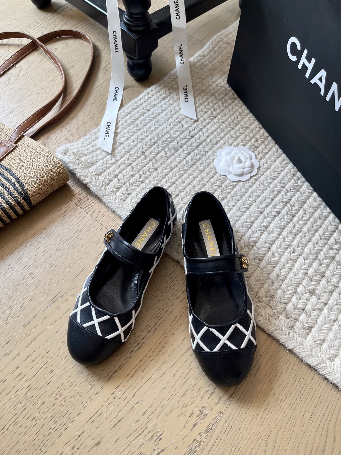 NO:384993,Chanel 25C early spring new Mary Jane single shoes!  Top version!  Get ready for sale Custom upper fabrics, footbed sheepskin, genuine leather sole, size 34-41 Customized, no return or replacement, Mary Jane, Chanel, Mary jane, sheepskin19860909Chanel 25C早春新款玛丽珍单鞋！ 顶级版本！抢先发售 鞋面定制面料 垫脚羊皮 真皮底 码数34-41 定制不退不换,玛丽珍,chanel,mary jane,sheepskin,Women's Shoes