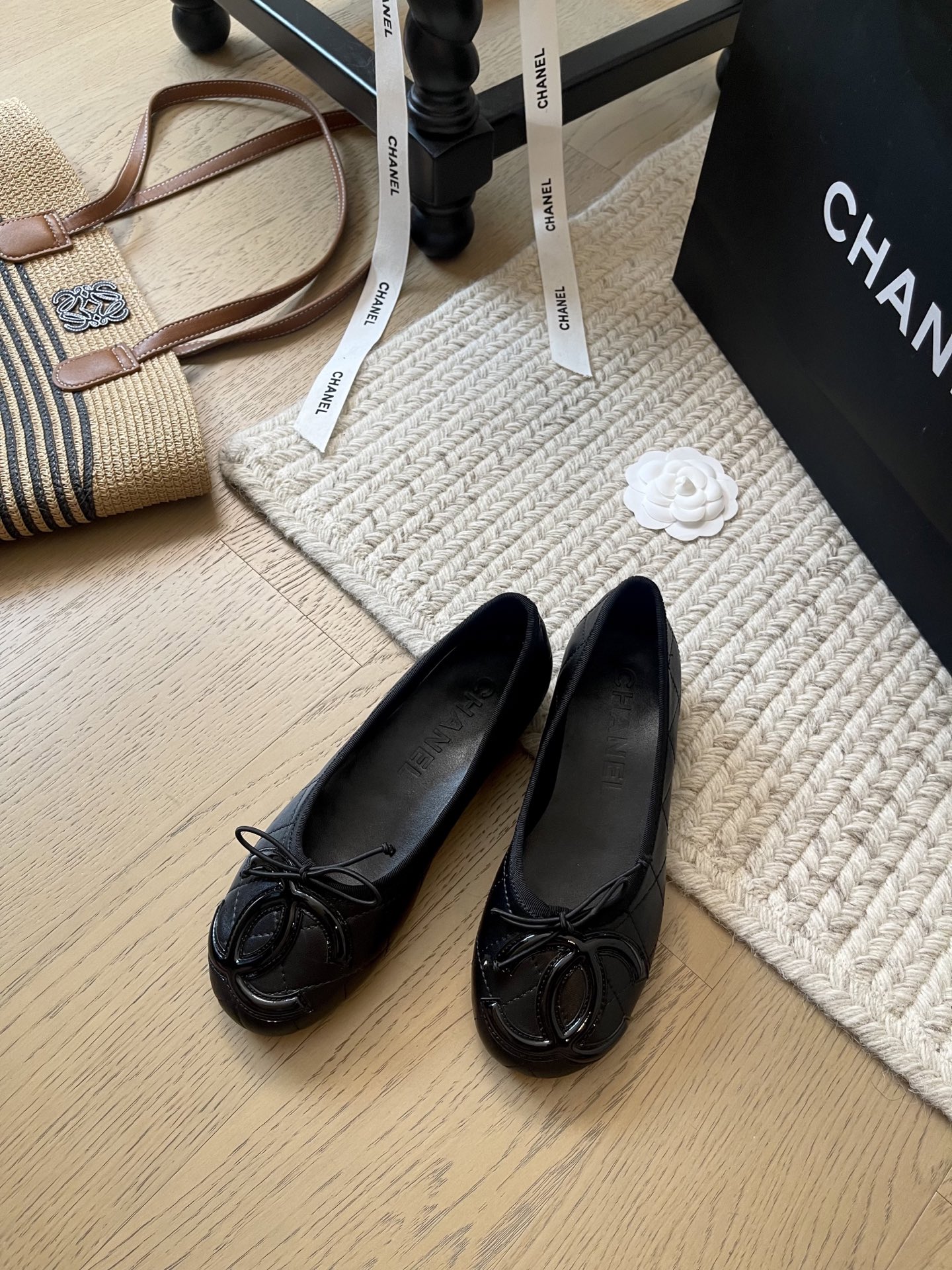 NO:384941,Chanel 25k early spring new Kangpeng single shoes!  Top version!  Comparative product, cowhide upper, inner footbed sheepskin, original outsole, size 35-40, customized, non-return, single shoes, chanel, cowhide, sheepskin19860909Chanel 25k早春新款康鹏单鞋！ 顶级版本！对版货 鞋面牛皮 内里垫脚羊皮 原版大底 码数35-40 定制不退换,单鞋,chanel,cowhide,sheepskin,Women's Shoes