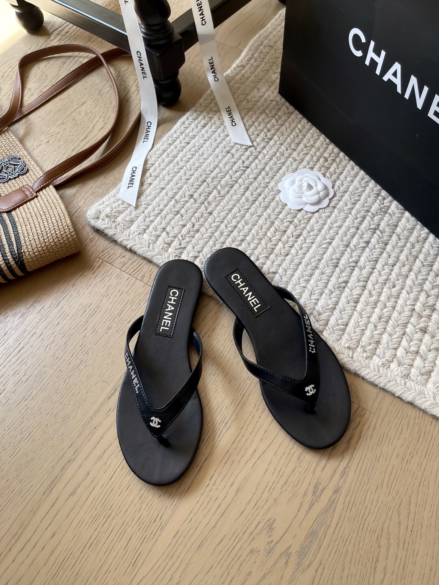 NO:384963,Chanel 25P Summer Flip Flops Series!  Top version!  First sale, suede upper, lambskin inner, genuine leather outsole, size 35-41 customized, no return or replacement, split-toe shoes, chanel, slippers, sheepskin, Leather soles19860909Chanel 25P夏季人字拖鞋系列！ 顶级版本！抢先发售 鞋面绒面 内里小羊皮 真皮大底 码数35-41定制不退不换,分趾鞋,chanel,slippers,sheepskin,Leather soles,Women's Shoes
