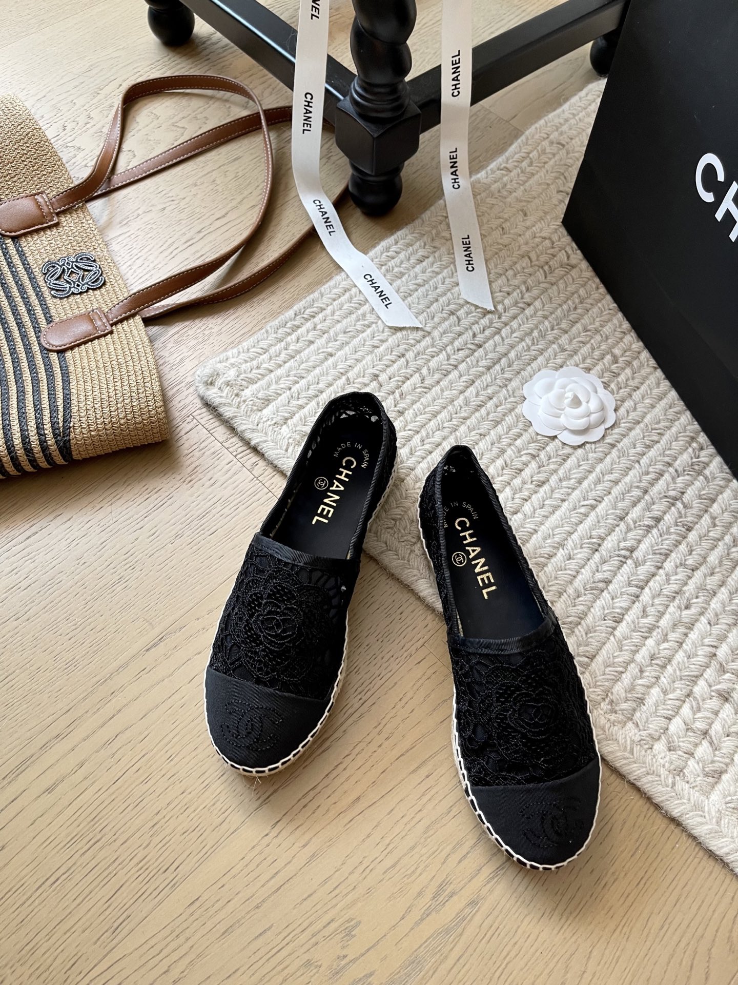 NO:384951,Top version Chanel Fisherman's Shoes New Colors!  With full packaging!  Sheepskin footrest, fisherman's shoes don't need to explain too much!  Wearable in all seasons, size 35-40 '40 customized, non-return and exchange', fisherman's shoes, chanel, espadrilles, sheepskin19860909顶级版本 Chanel 渔夫鞋新配色！ 配全套包装！ 羊皮垫脚 渔夫鞋不用过多解释了！ 四季可穿 码数35-40 「40定制不退换」,渔夫鞋,chanel,espadrilles,sheepskin,Women's Shoes
