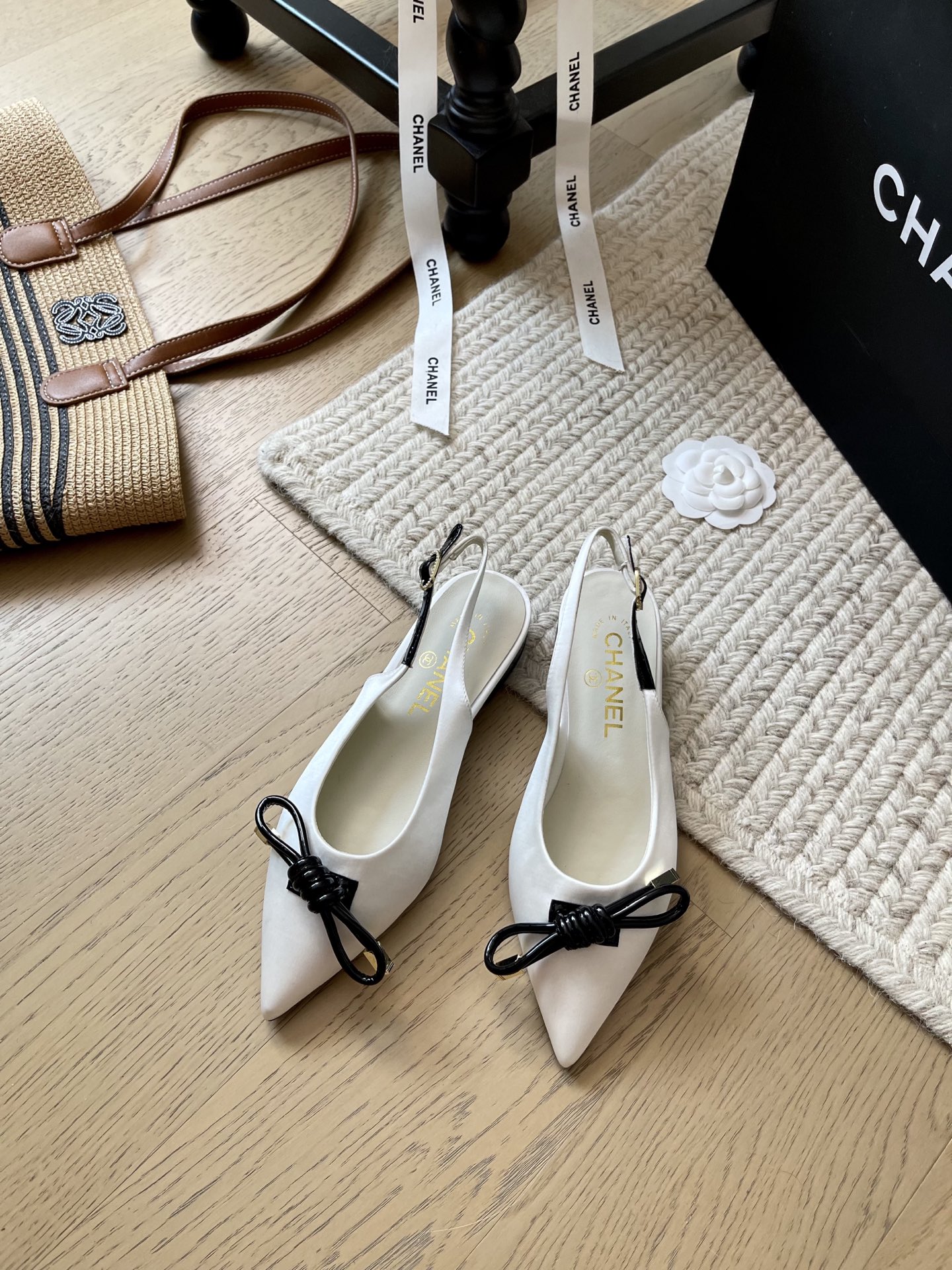 NO:387301,Chanel 25p spring and summer new single shoe series!  Top version is released first!  Upper satin footbed sheepskin genuine leather sole size 35-40 Customized non-returning, high heels sandals, chanel, sandals, high heels, sheepskin, silk fabric19860909Chanel 25p春夏新款单鞋系列！ 顶级版本 抢先发售！ 鞋面绸缎 垫脚羊皮 真皮底 码数35-40 定制不退不换,高跟鞋凉鞋,chanel,sandals,high heels,sheepskin,silk fabric,Women's Shoes