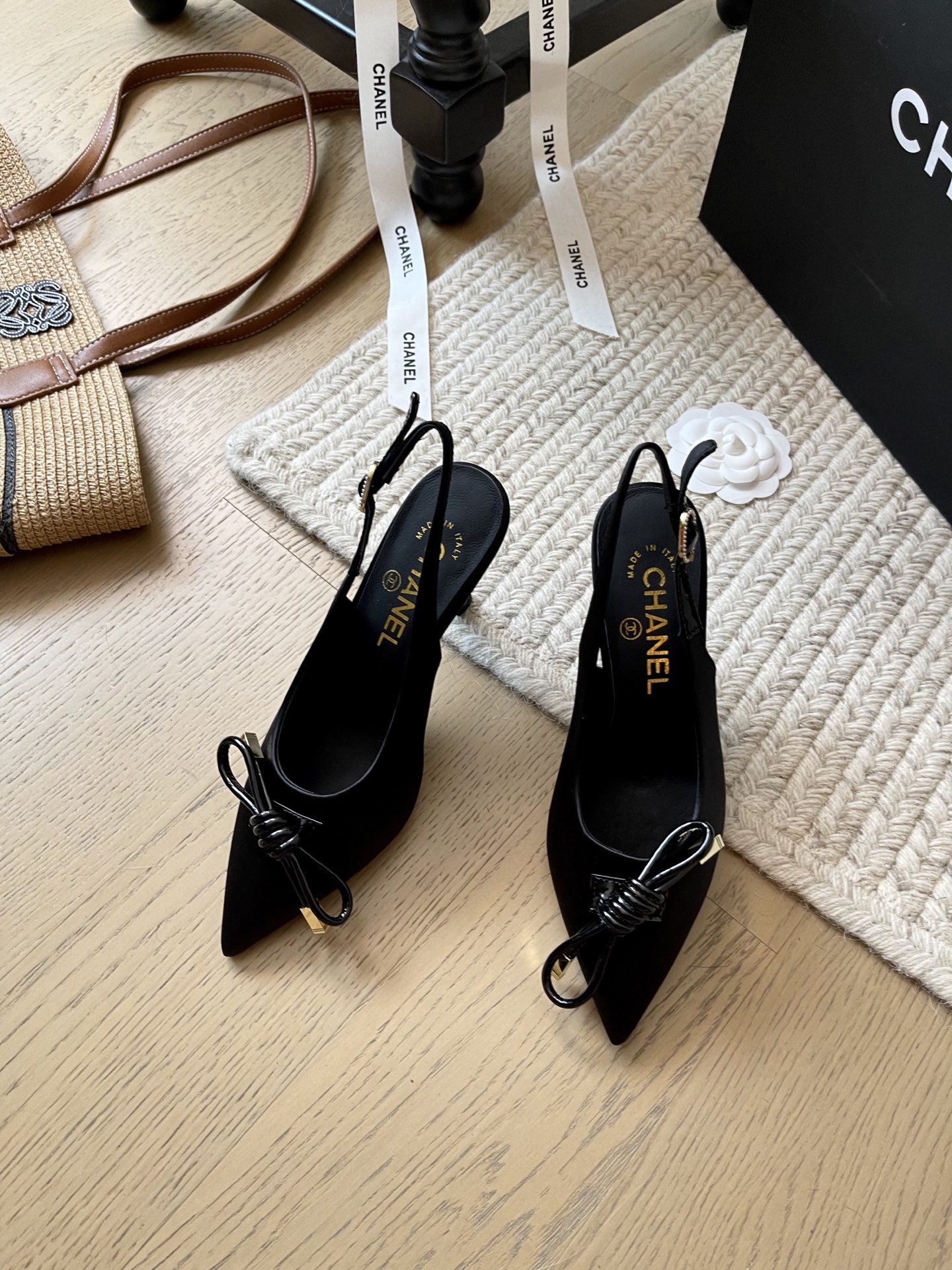 NO:387310,Chanel 25p spring and summer new single shoe series!  Top version is released first!  Upper satin footbed sheepskin genuine leather sole size 35-40 Customized non-returning, high heels sandals, chanel, sandals, high heels, sheepskin, silk fabric19860909Chanel 25p春夏新款单鞋系列！ 顶级版本 抢先发售！ 鞋面绸缎 垫脚羊皮 真皮底 码数35-40 定制不退不换,高跟鞋凉鞋,chanel,sandals,high heels,sheepskin,silk fabric,Women's Shoes
