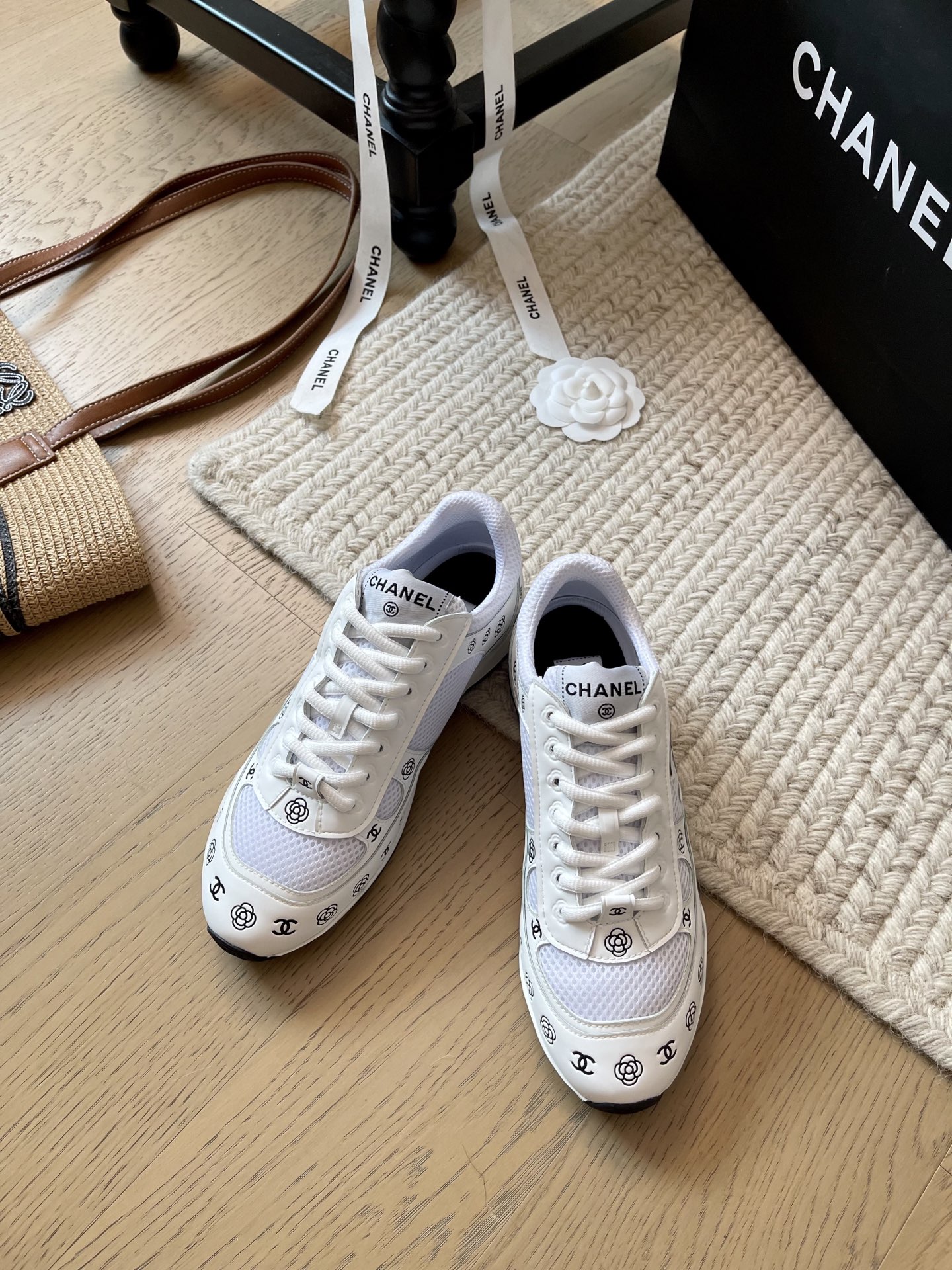 NO:404392,Chanel 25P new sneakers silver angle king series!  Top version!  First release, the latest quarter, casual shoe version, gold and silver horn 2 generation series, original imported silk cowhide cloth, inner sheepskin mesh cloth, Tpu outsole, size 35-44, couple model '40 women's non-return' men's plus 10, casual shoes/sports shoes, chanel, alexander wang, sneakers, cowhide, sheepskin19860909Chanel 25P新款运动鞋银角大王系列！ 顶级版本！抢先发售 最新一季度 休闲鞋版金银角2代系列 鞋面原版进口丝绸牛皮防水布 内里羊皮网布 Tpu大底 码数35-44 情侣款「40女不退换」男加10,休闲鞋/运动鞋,chanel,alexander wang,sneakers,cowhide,sheepskin,Women's Shoes