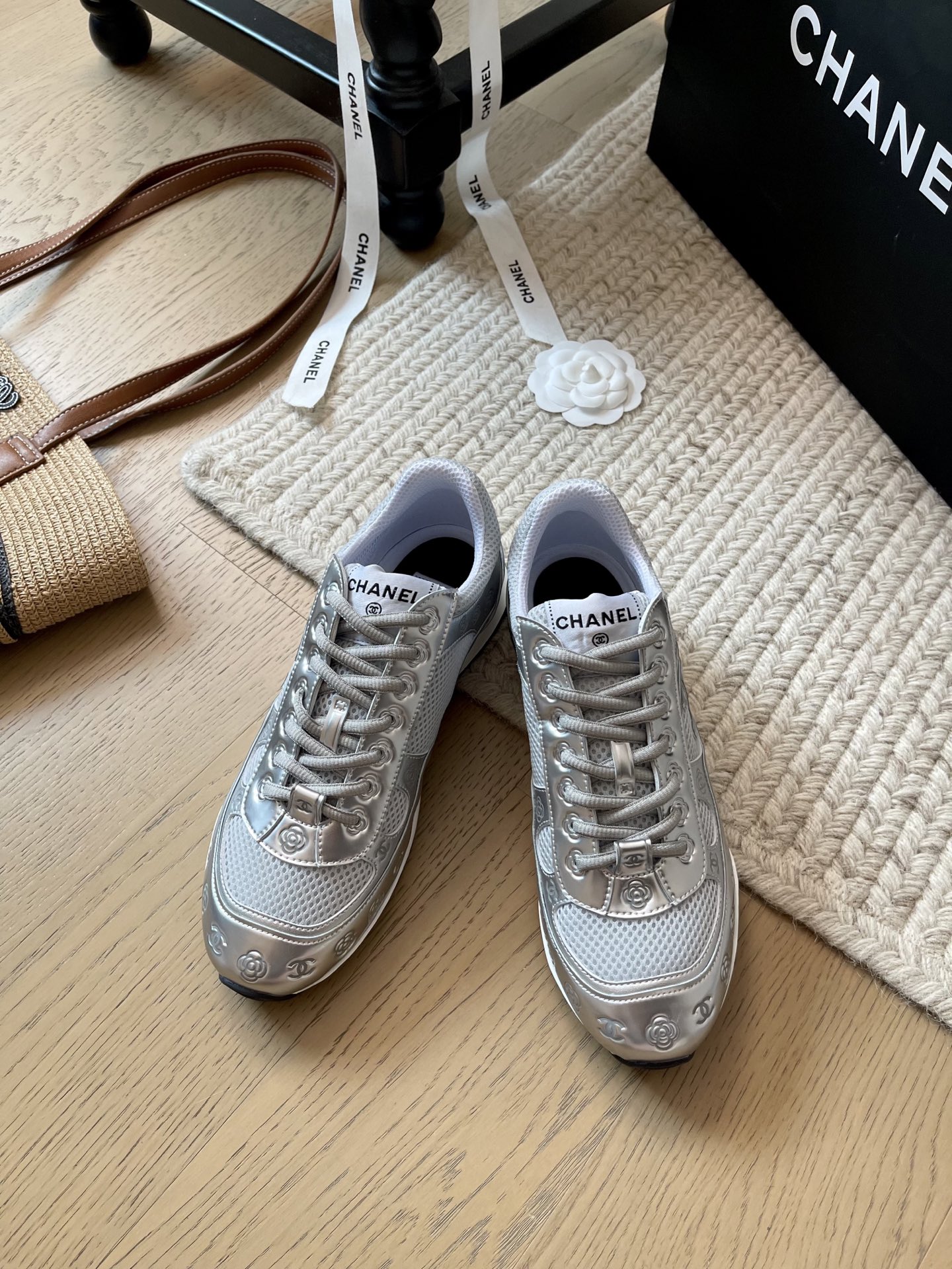 NO:404397,Chanel 25P new sneakers silver angle king series!  Top version!  First release, the latest quarter, casual shoe version gold and silver horn 2 generation series, original imported silk cowhide cloth, inner sheepskin mesh cloth, Tpu outsole, size 35-44, couple model '40 women's non-return' men's plus 10, casual shoes/sports shoes, chanel, alexander wang, sneakers, cowhide, sheepskin19860909Chanel 25P新款运动鞋银角大王系列！ 顶级版本！抢先发售 最新一季度 休闲鞋版金银角2代系列 鞋面原版进口丝绸牛皮防水布 内里羊皮网布 Tpu大底 码数35-44 情侣款「40女不退换」男加 10,休闲鞋/运动鞋,chanel,alexander wang,sneakers,cowhide,sheepskin,Women's Shoes