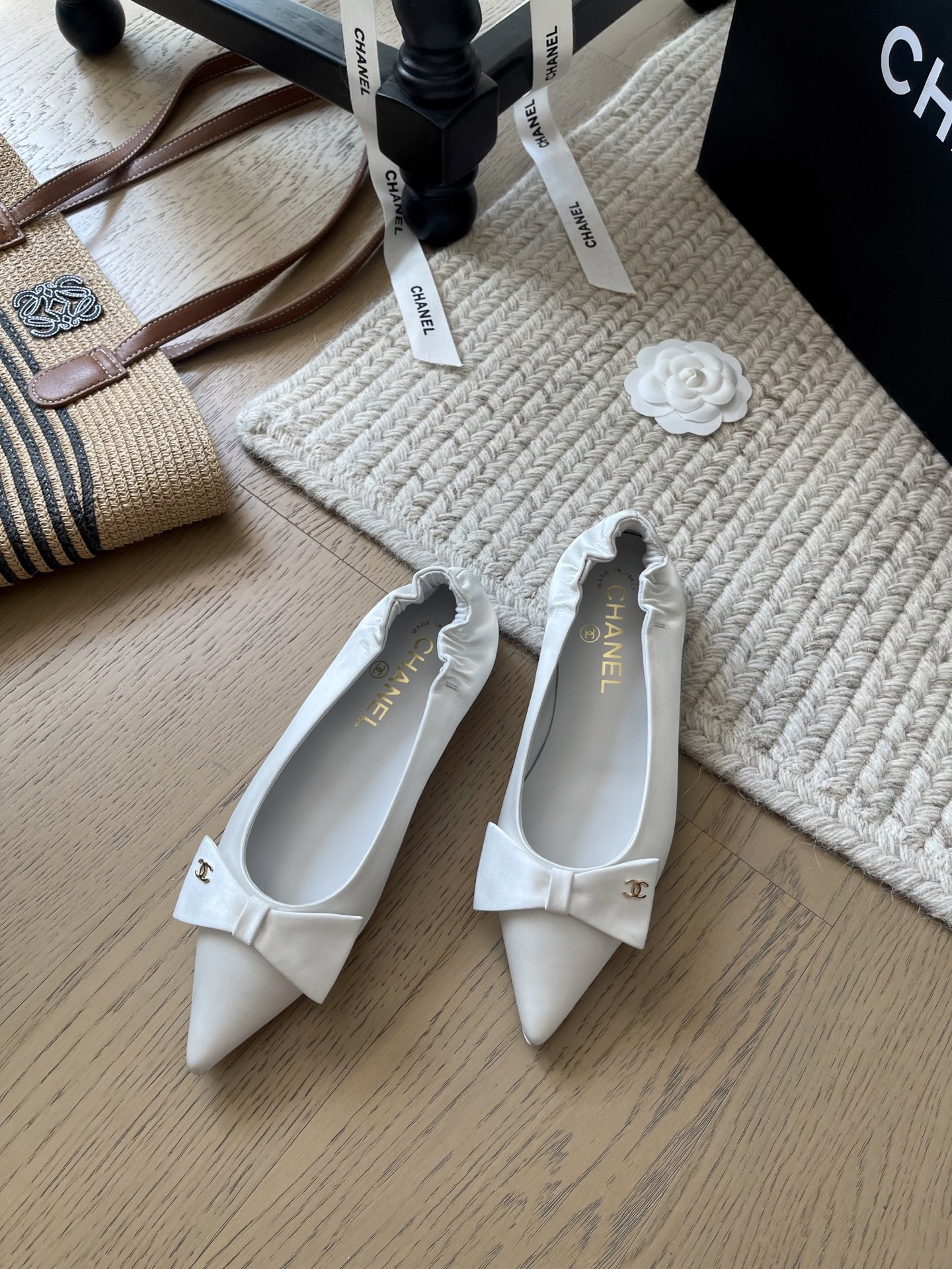 NO:407652,Chanel25P new pointed butterfly shoes!  Top version!  First sale, upper satin, footbed sheepskin, genuine leather outsole, size 34-41 '34 40 41 non-return and exchange', single shoes, chanel, sheepskin, silk fabric, Leather soles19860909Chanel25P 新款尖头蝴蝶单鞋！ 顶级版本！抢先发售 鞋面绸缎 垫脚羊皮 真皮大底 码数34-41 「34 40 41不退换 」,单鞋,chanel,sheepskin,silk fabric,Leather soles,Women's Shoes