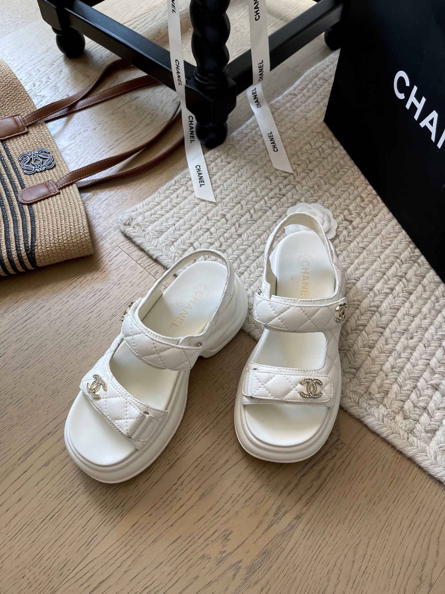 NO:407649,Chanel 25P new thick-soled Velcro!  Top version!  If you want high-quality products, please contact me. Upper sheepskin, footbed sheepskin, original hardware diamond buckle!  Number of 34-41 '34 40 41 No return or exchange', Sandals, Chanel, sandals, sheepskin19860909Chanel 25P新款厚底魔术贴！ 顶级版本！抢先发售 要高货的找我 鞋面羊皮 垫脚羊皮 原版五金钻扣！ 码数34-41 「34 40 41不退换」,凉鞋,chanel,sandals,sheepskin,Women's Shoes