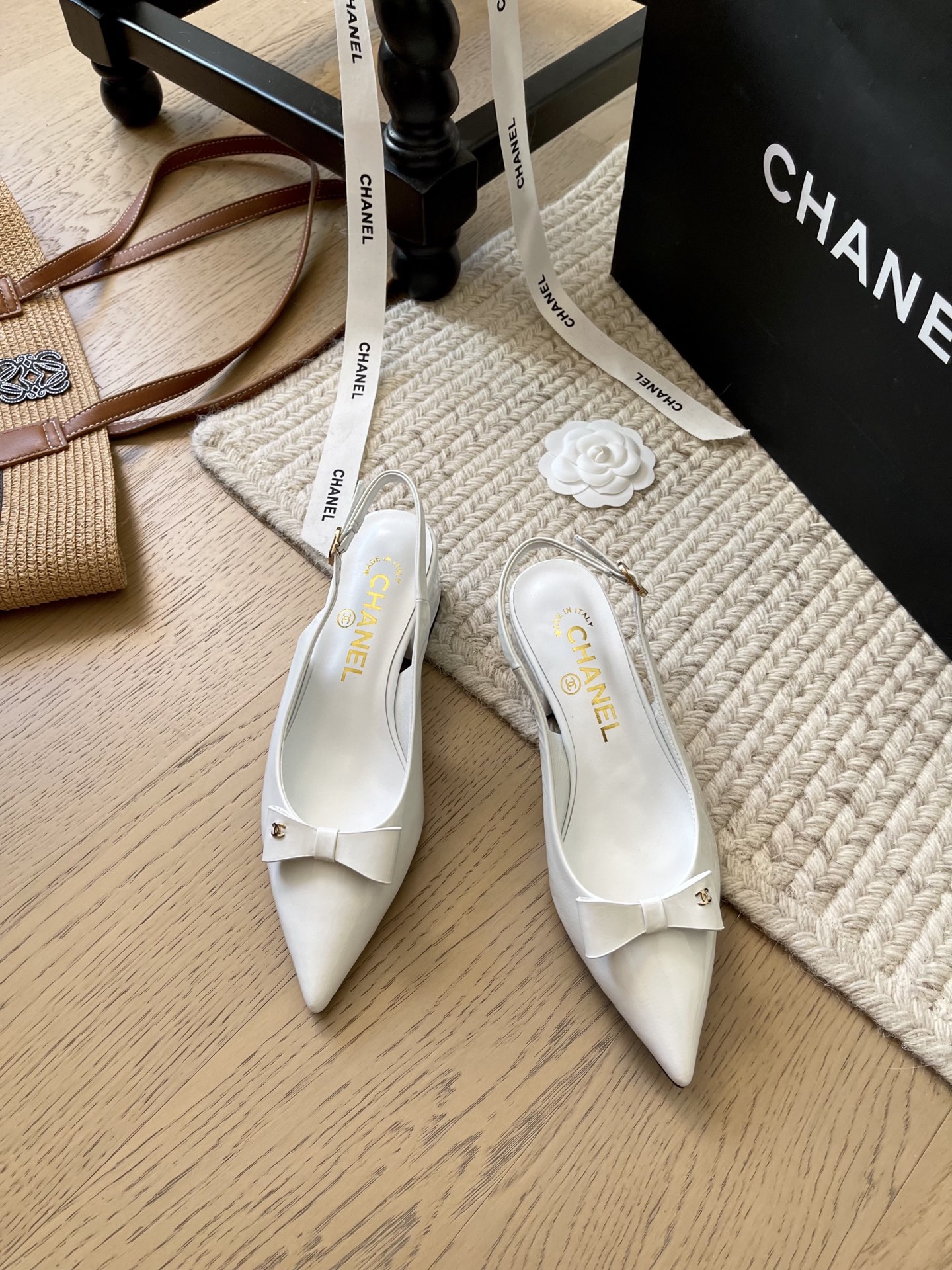NO:407657,Chanel 25K summer new bow thick heel shoes!  Top version!  First sale, upper patent leather, footbed sheepskin, genuine leather outsole, size 34-41 '34 40 41 custom-made, non-return and exchange', sandals, chanel, sandals, sheepskin, Leather soles19860909Chanel 25K夏季新款蝴蝶结粗跟单鞋！ 顶级版本！抢先发售 鞋面牛漆皮 垫脚羊皮 真皮大底 码数34-41 「34 40 41定制不退换」,凉鞋,chanel,sandals,sheepskin,Leather soles,Women's Shoes