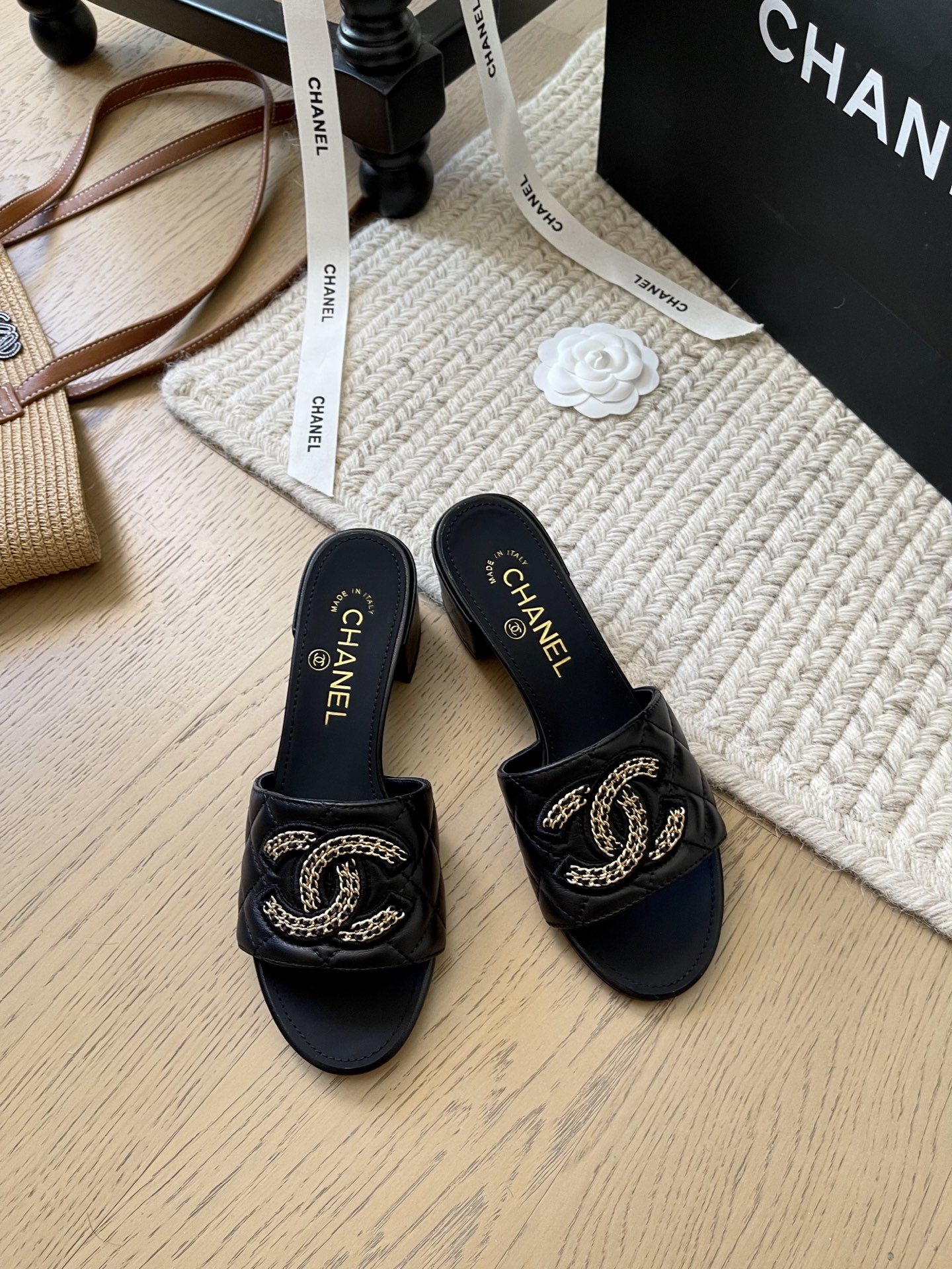 NO:407654,Chanel 25K Summer Braided Slippers Collection!  Top version!  If you want to sell, please see if you want high-quality products. Heels, flat sole/5cm upper, knitted/sheepskin, footbed sheepskin, genuine leather sole. Size 34-41 '34 40 41 Customized, non-return and exchange', slippers, chanel, slippers, sheepskin, Leather soles19860909Chanel 25K夏季编织拖鞋系列！ 顶级版本！抢先发售 要高货的看过来 跟高平底/5cm 鞋面针织/羊皮 垫脚羊皮 真皮大底 码数34-41「34 40 41定制不退换」,拖鞋,chanel,slippers,sheepskin,Leather soles,Women's Shoes
