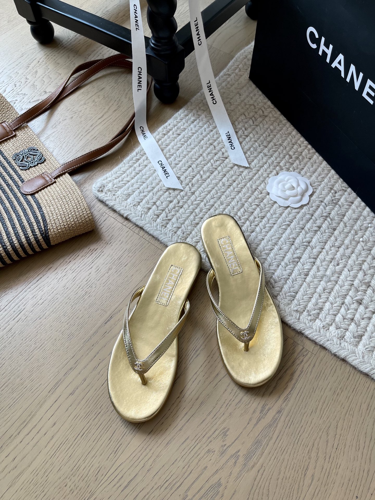 NO:408268,Chanel 25P spring and summer letter flip-flop series!  Top version!  First sale, imported calf cattle footbed lambskin leather outsole size 35-41 '40 41 custom made without return and exchange', split-toe shoes, chanel, sheepskin, Leather soles19860909Chanel 25P春夏字母人字拖系列！ 顶级版本！抢先发售 鞋面进口小牛牛 垫脚小羊皮 真皮大底 码数35-41 「40 41定制不退换」,分趾鞋,chanel,sheepskin,Leather soles,Women's Shoes