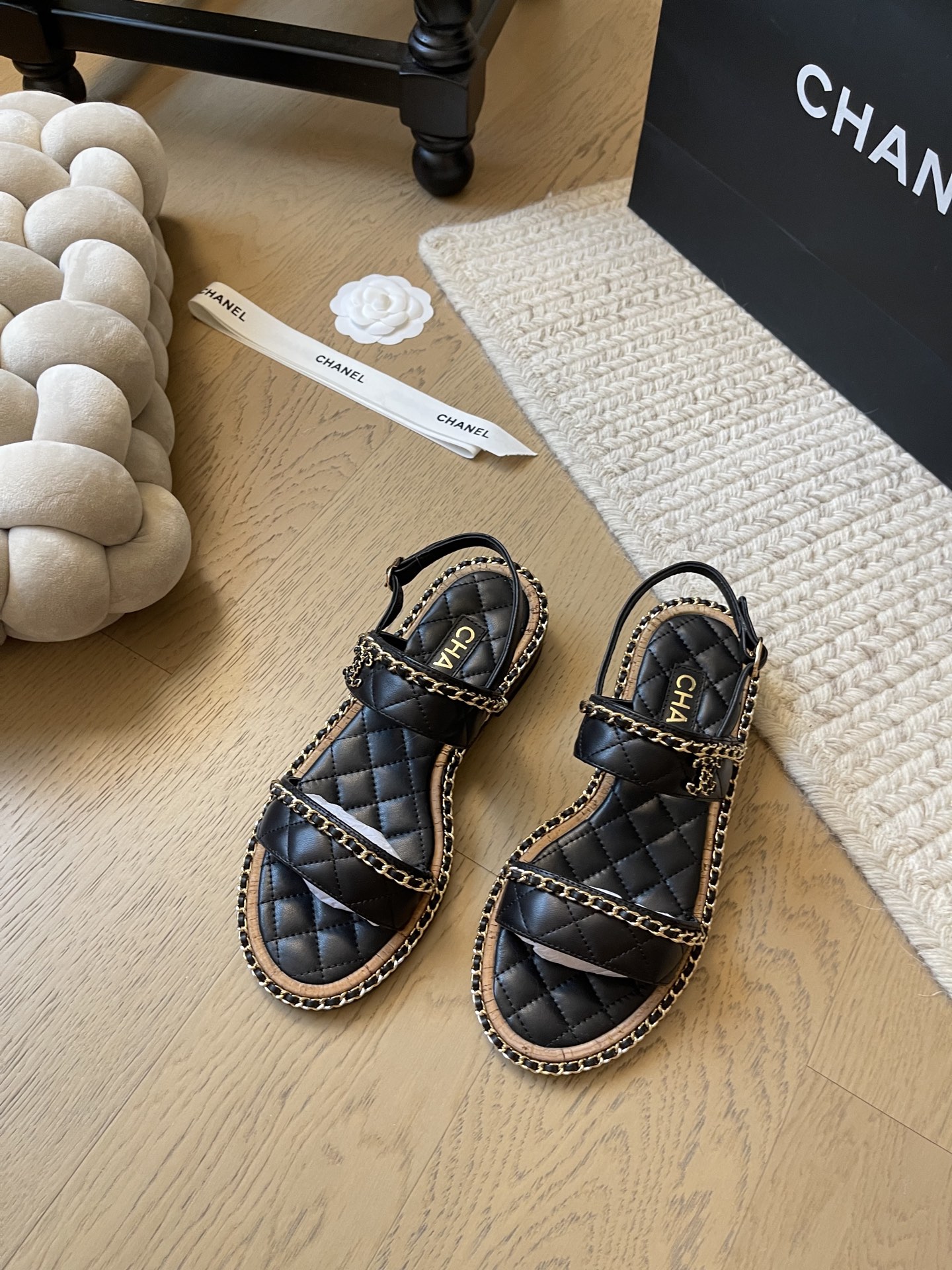 NO:409667,Chanel Spring and Summer New Beach Sandals Series Summer Holiday Style Beach Slippers Series is here~ Heel height 1.5cm/4.5cm Size: 35-41 '40 41 Customized No Return and Exchange' Top version, Slippers Sandals, Chanel, Sandals, Slippers19860909Chanel 春夏新款沙滩凉鞋系列 夏日度假风沙滩拖鞋系列来啦~ 跟高1.5cm/4.5cm 码数:35-41「40 41定制不退换」顶级版本,拖鞋凉鞋,chanel,sandals,slippers,Women's Shoes