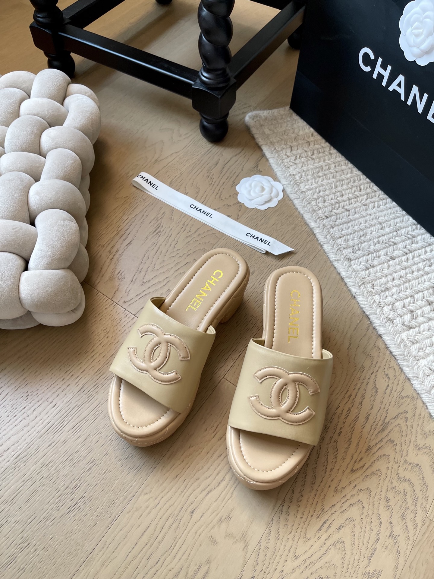 NO:416207,Chanel 25K new thick-soled slippers!  Top version!  First sale, upper sheepskin footbed sheepskin original non-slip sole size 34-41 '34 40 41 Customized non-return and exchange', slippers, chanel, slippers, sheepskin19860909Chanel 25K新款厚底拖鞋！ 顶级版本！抢先发售 鞋面羊皮 垫脚羊皮 原版防滑大底 码数34-41 「34 40 41 定制不退换」,拖鞋,chanel,slippers,sheepskin,Women's Shoes