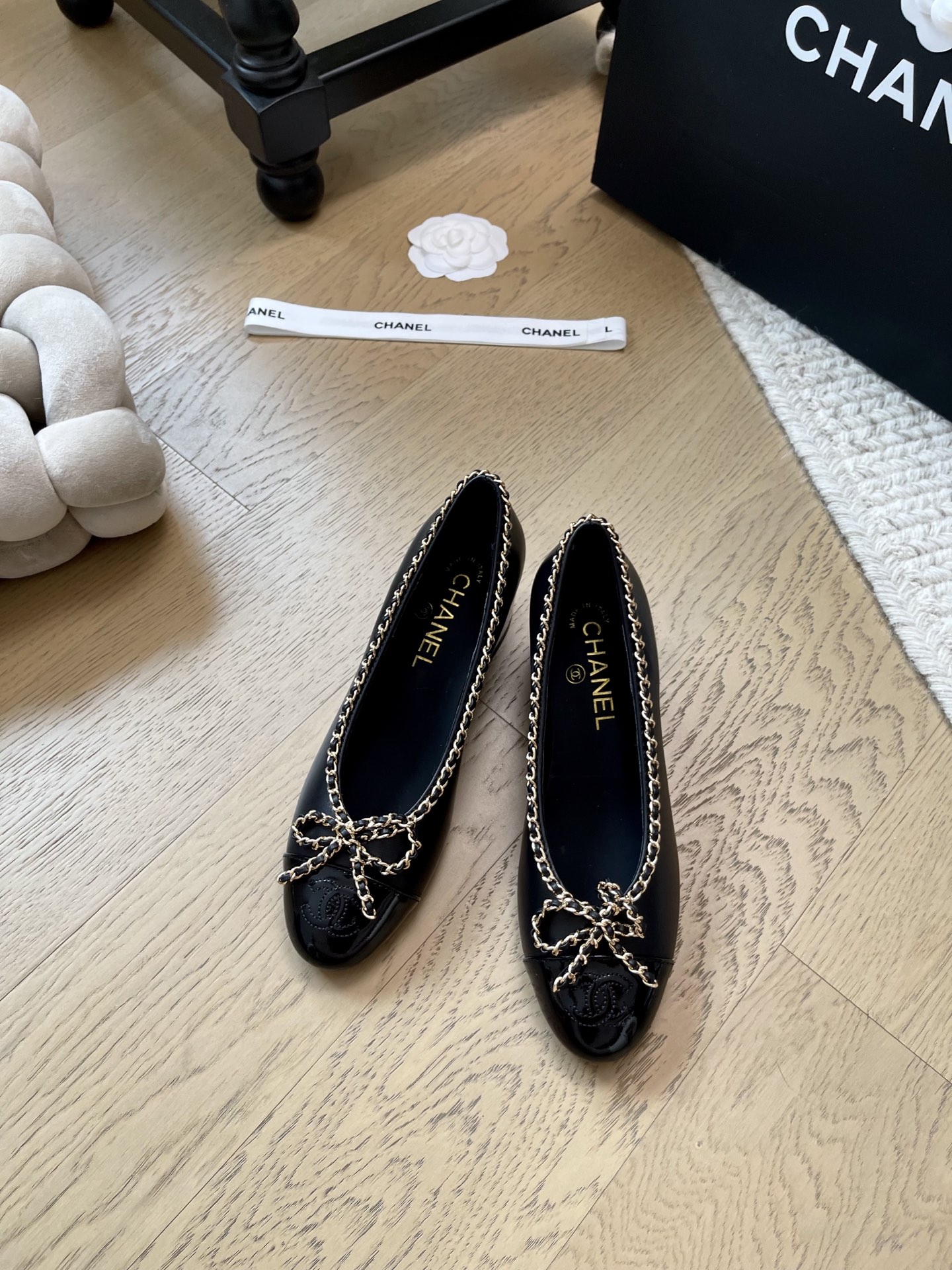 NO:439286,Chanel 25A new chain Mary Jane series!  Top version!  Get on sale first, upper sheepskin/denim, inner sheepskin, genuine leather outsole, original custom chain!  Number of codes 34-41 '34 40 41 Customized No Return or Exchange', Mary Jane, Chanel, Mary Jane, Sheepskin, Leather Soles19860909Chanel 25A新款链条玛丽珍系列！ 顶级版本！抢先发售 鞋面羊皮/牛仔布 内里羊皮 真皮大底 原版定制链条！ 码数34-41「34 40 41定制不退不换」,玛丽珍,chanel,mary jane,sheepskin,Leather soles,Women's Shoes