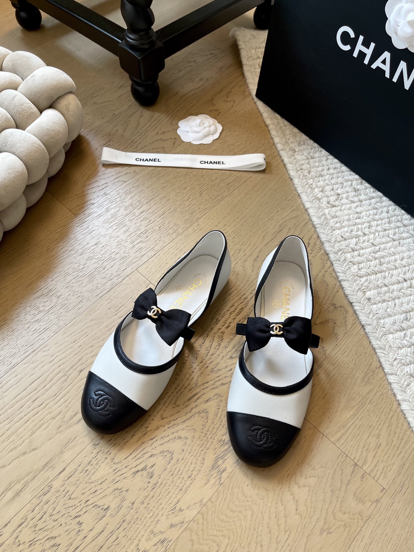 NO:439322,Chanel 25C new bow single shoe series!  Top version!  Be the first to release, a must-have for hot fairies!  Mixed-bred sheepskin inside the upper original leather outsole!  Number of codes 34-41 '34 40 41 Customized, no return or replacement', single shoes, chanel, sheepskin, Leather soles19860909Chanel 25C新款蝴蝶结单鞋系列！ 顶级版本！抢先发售 爆款小仙女们必备！鞋面内里混种羊皮 原版真皮大底！ 码数34-41 「34 40 41定制不退不换」,单鞋,chanel,sheepskin,Leather soles,Women's Shoes