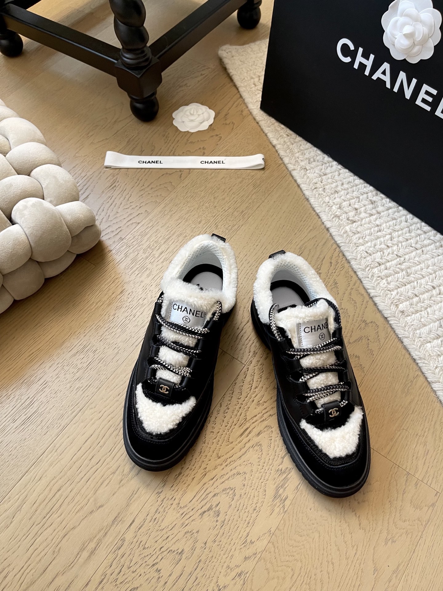 NO:439316,Chanel 25C new panda sneakers series!  Top version!  Get ready for sale with mixed-bred sheepskin inside the upper/wool lining original outsole!  Number of sizes 34-41 '34 40 41 Customized, no return or exchange', casual shoes/sports shoes, chanel, sneakers, sheepskin19860909Chanel 25C新款熊猫运动鞋系列！ 顶级版本！抢先发售 鞋面内里混种羊皮/羊毛里 原版大底！ 码数34-41 「34 40 41定制不退不换」,休闲鞋/运动鞋,chanel,sneakers,sheepskin,Women's Shoes