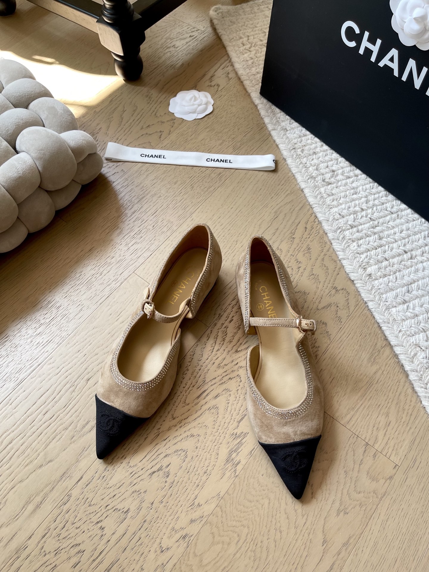 NO:443004,Chanel 25C new iron diamond pointed shoes top version!  First sale, suede upper, inner sheepskin, genuine leather outsole, size 35-41 '40 41 customization, no return or replacement', single shoes, chanel, sheepskin, chamois leather, Leather soles19860909Chanel 25C新款烫钻尖头单鞋 顶级版本！抢先发售 鞋面麂皮 内里羊皮 真皮大底 码数35-41 「40 41定制不退不换」,单鞋,chanel,sheepskin,chamois leather,Leather soles,Women's Shoes