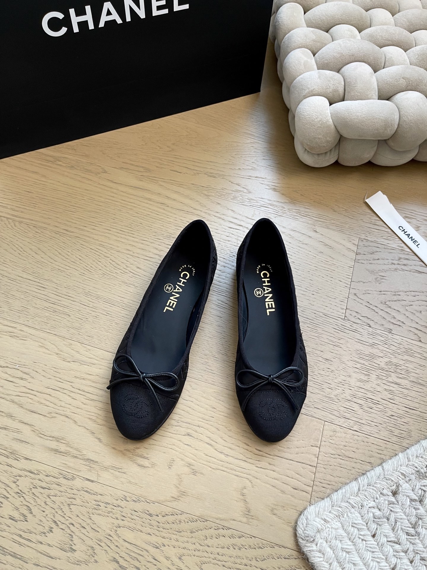 NO:480751,Chanel ballet shoes new color scheme!  Top version!  First sale Original fabric, footbed sheepskin, genuine leather outsole, heel height 2.5cm, size 35-41 (40 41 custom made, no return or exchange), ballet shoes, chanel, sheepskin, Leather soles19860909Chanel 芭蕾舞鞋新配色！ 顶级版本！抢先发售 原版面料 垫脚羊皮 真皮大底 跟高2.5cm 码数 35-41（40 41定制不退换),芭蕾舞鞋,chanel,sheepskin,Leather soles,Women's Shoes