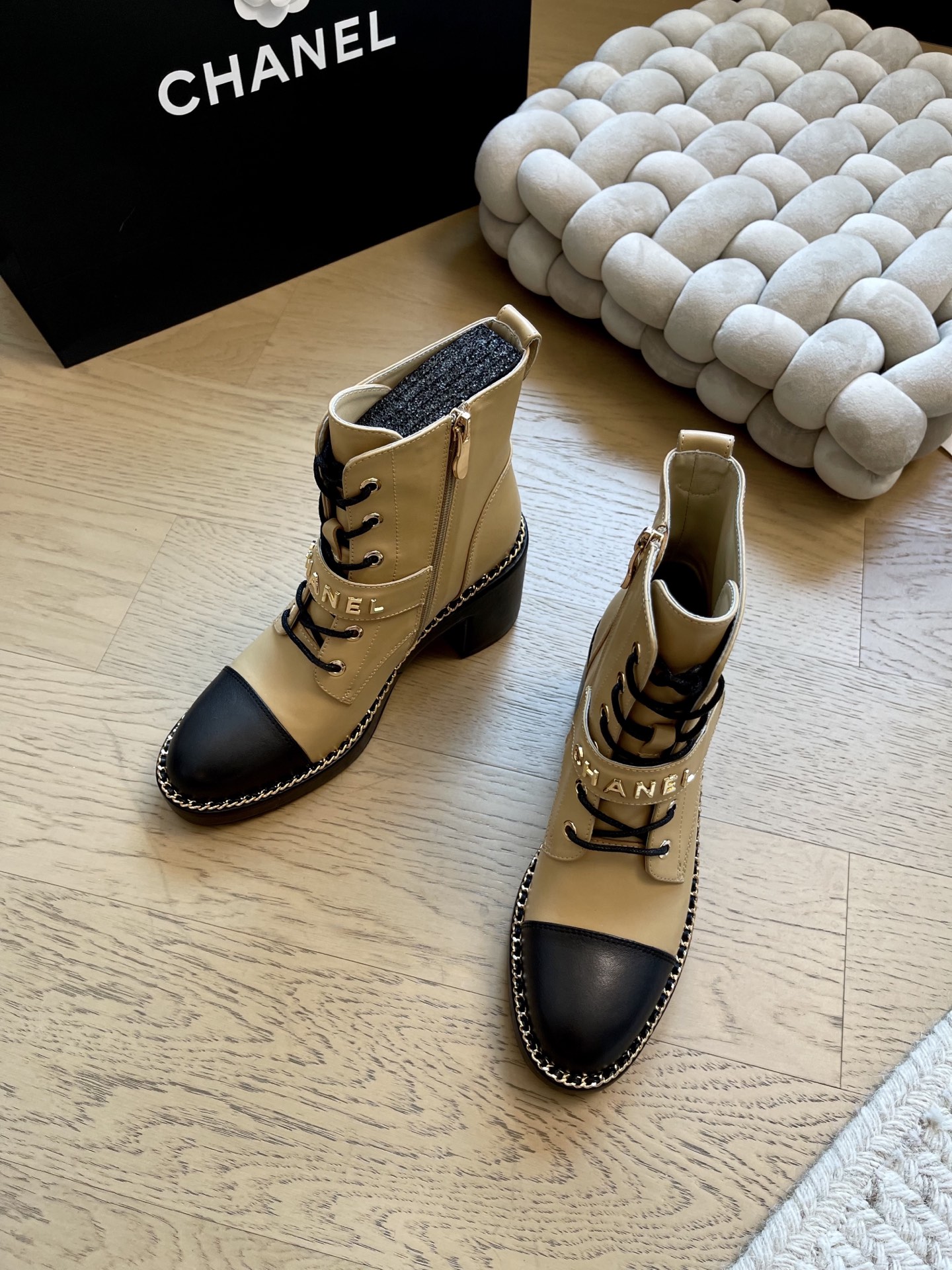 NO:480803,Chanel 25B autumn and winter thick heel short boots series!  Top version!  First sale, cowhide upper, sheepskin inner, original genuine leather non-slip sole, size 35-41 '40 41 customization, no return or replacement', boots, chanel, boots, cowhide, sheepskin19860909Chanel 25B秋冬粗跟短靴系列！ 顶级版本！抢先发售 鞋面牛皮 内里羊皮 原版真皮防滑大底 码数35-41 「40 41定制不退不换」,靴子,chanel,boots,cowhide,sheepskin,Women's Shoes