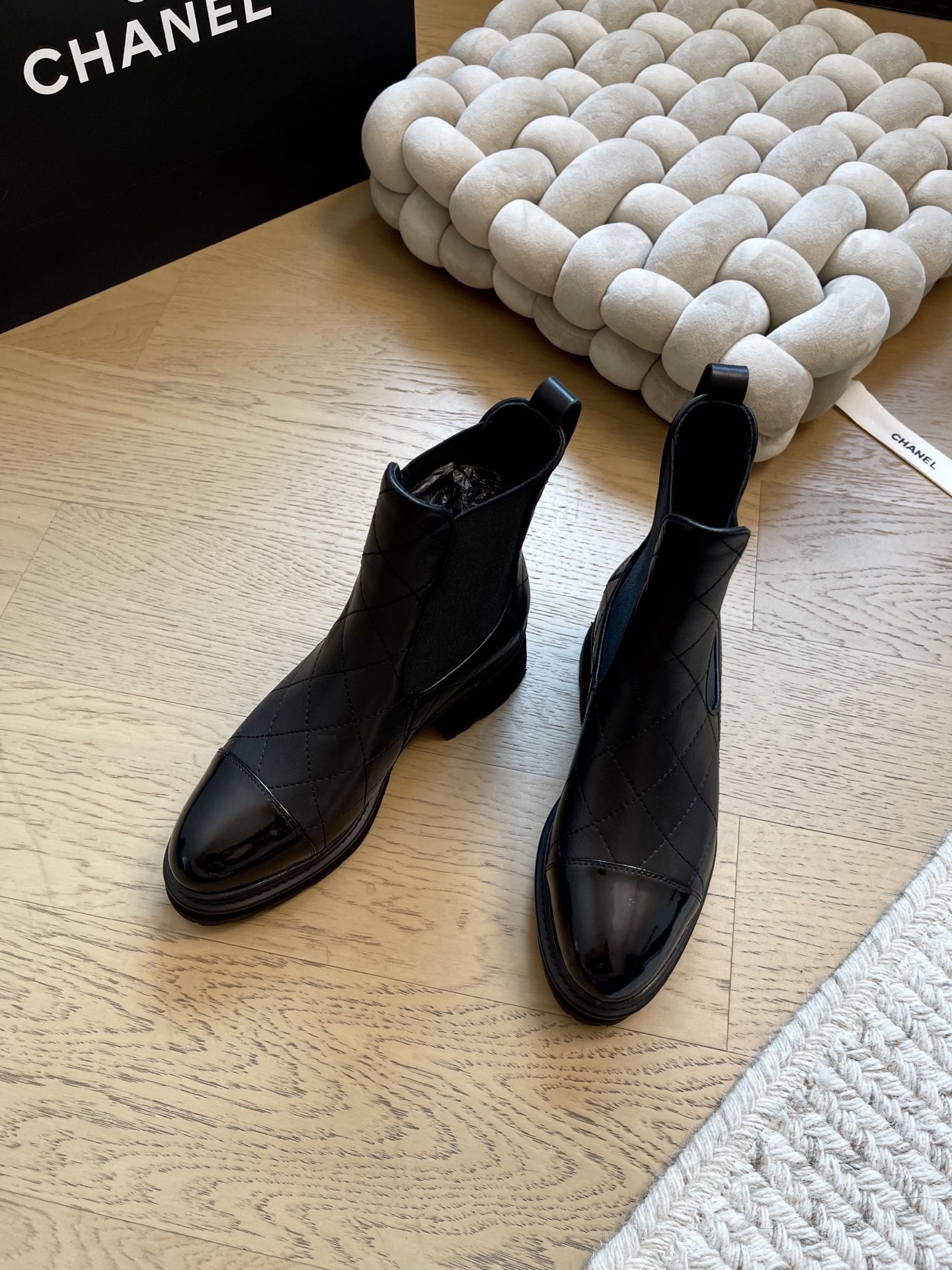 NO:480807,Chanel 25B autumn and winter thick-soled heel boots series!  Top version!  First sale, cowhide upper, sheepskin inner, original genuine leather non-slip sole, size 35-41 '40 41 customization, no return or replacement', boots, chanel, boots, cowhide, sheepskin19860909Chanel 25B秋冬厚底跟短靴系列！ 顶级版本！抢先发售 鞋面牛皮 内里羊皮 原版真皮防滑大底 码数35-41 「40 41定制不退不换」,靴子,chanel,boots,cowhide,sheepskin,Women's Shoes