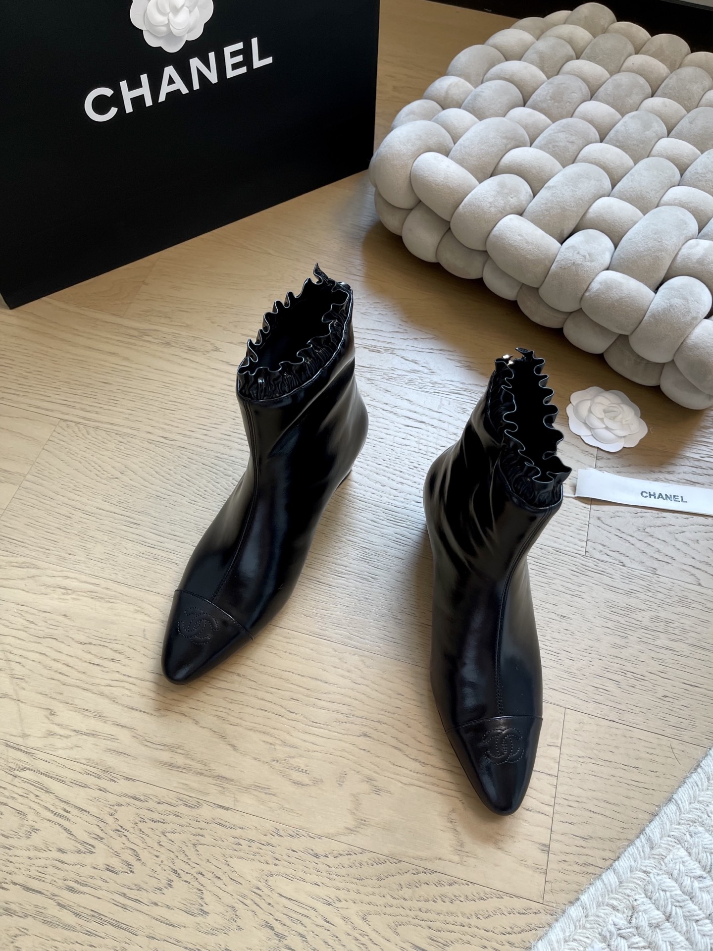 NO:480826,Chanel 25k autumn and winter thick-soled short boots series!  Evergreen style!  Must-in-one items in autumn and winter~ Upper cowhide/cloth, imported sheepskin inside, original non-slip sole, heel height 5cm, size 35-41 '34 40 41 customization, no return and exchange', boots, chanel, boots, cowhide, sheepskin19860909Chanel 25k秋冬款厚底短靴系列！ 常青款！秋冬必入单品~ 鞋面牛皮/布面 内里进口羊皮 原版防滑大底 跟高5cm 码数35-41 「34 40 41定制不退换」,靴子,chanel,boots,cowhide,sheepskin,Women's Shoes