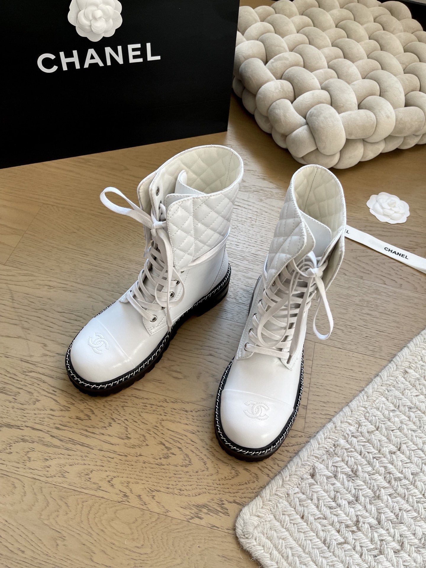 NO:480801,Chanel 25k autumn and winter thick-soled short boots series!  Evergreen style!  Must-in-one items in autumn and winter ~ Upper sheepskin imported sheepskin original non-slip sole heel height 5cm sizing 35-41 '34 40 41 custom-made non-return and exchange', boots, chanel, boots, sheepskin19860909Chanel 25k秋冬款厚底短靴系列！ 常青款！秋冬必入单品~ 鞋面羊皮 内里进口羊皮 原版防滑大底 跟高5cm 码数35-41 「34 40 41定制不退换」,靴子,chanel,boots,sheepskin,Women's Shoes