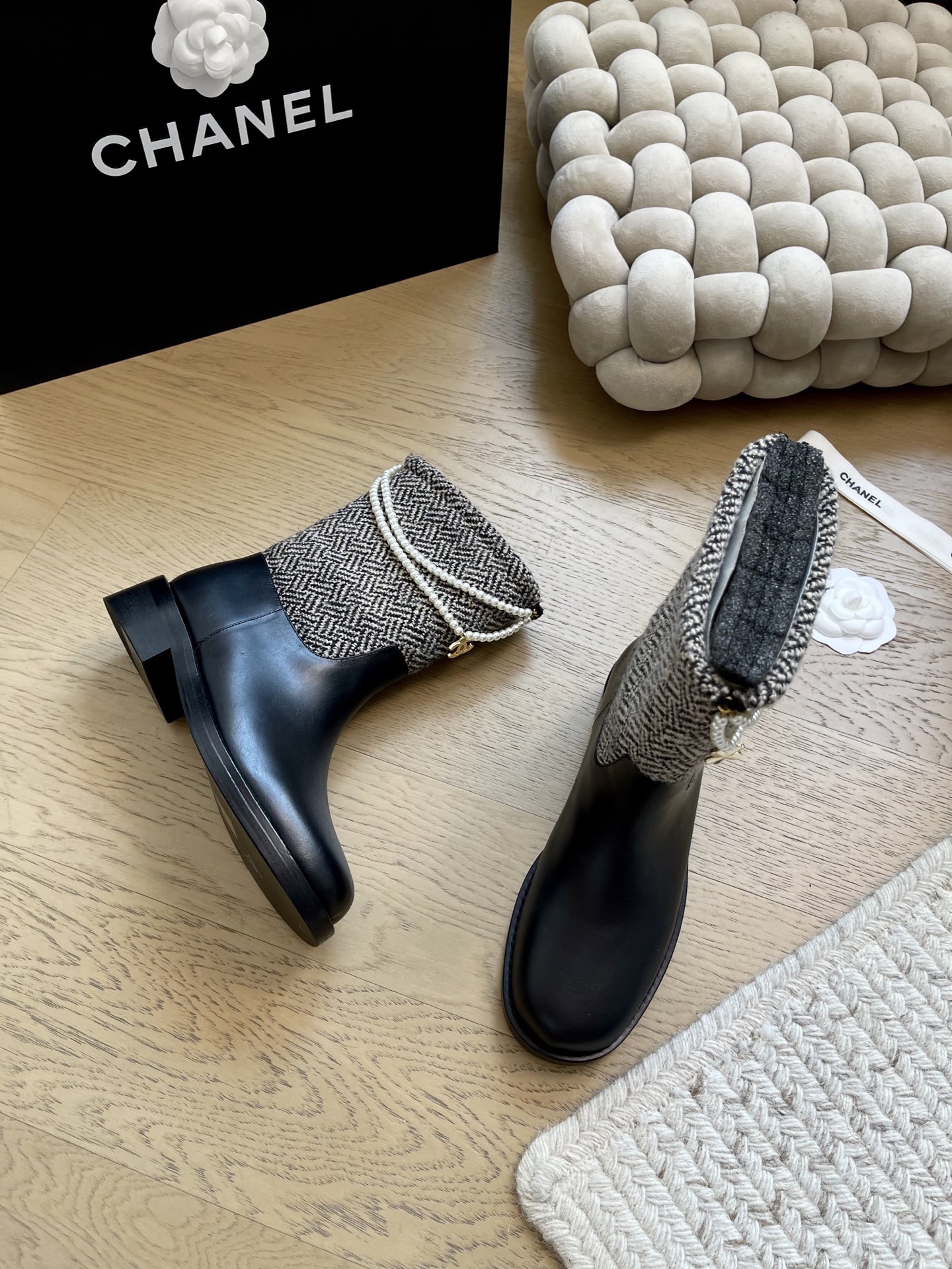 NO:535395,Chanel 25K new Chain Knight Boots Top version!  !  First release, heel height 4cm thick heel design, visual lengthening ratio~ Size35-39 (40/41 customization, no return or replacement), boots, chanel, boots19860909Chanel 25K新款链条骑士靴 顶级版本！！抢先发售 跟高4cm 粗跟设计 视觉拉长比例哦～ Size35-39（40/41定制不退不换）,靴子,chanel,boots,Women's Shoes