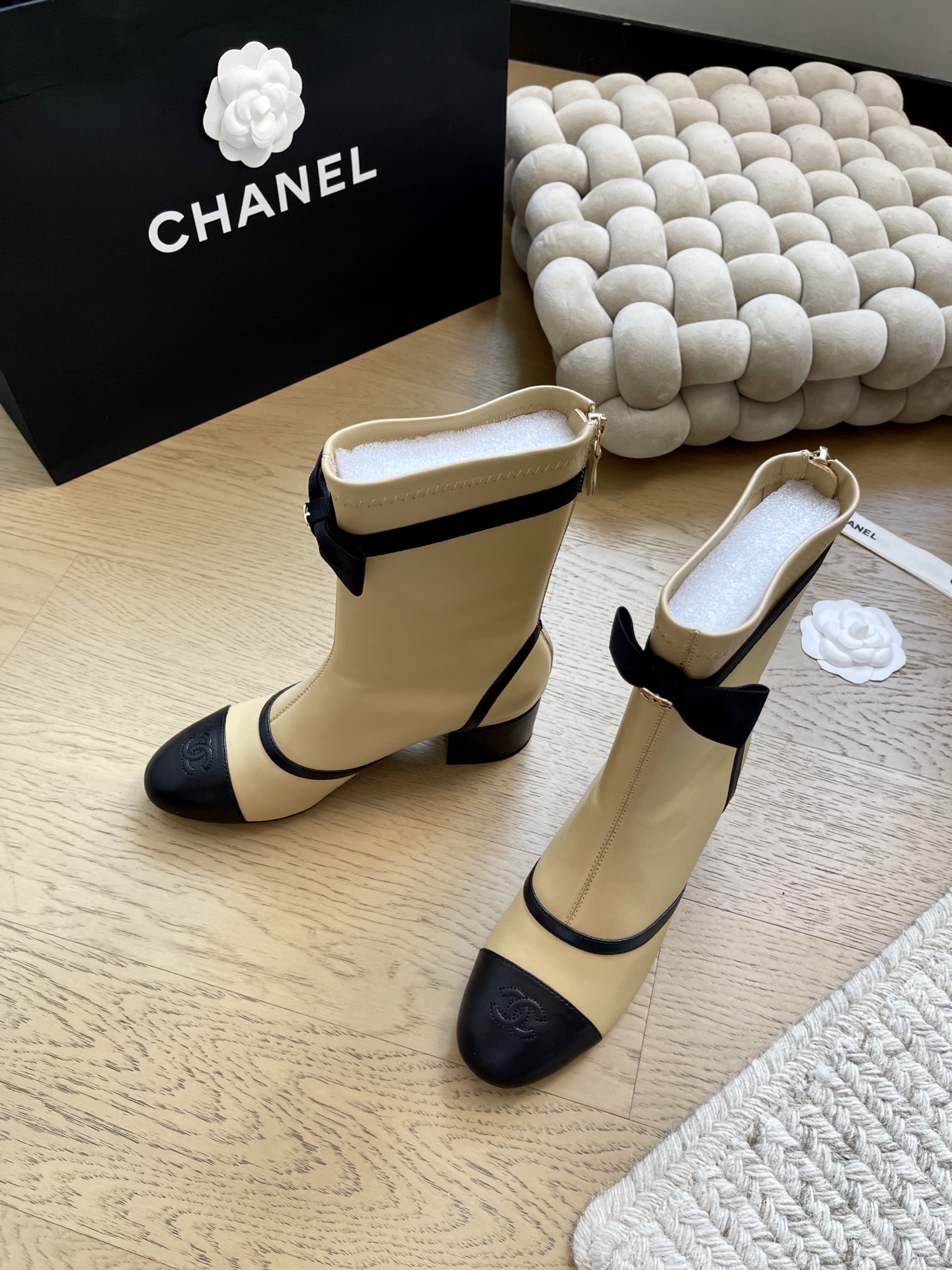 NO:535385,Chanel 25K new bow boots top version!  Get ready for sale, elastic leather upper inner sheepskin leather outsole Size:35-39 Customized for other sizes, boots, chanel, boots, sheepskin, Leather soles19860909Chanel 25K新款蝴蝶结短靴 顶级版本！抢先发售 鞋面弹力皮 内里羊皮 真皮大底 Size:35-39 其他码数定做,靴子,chanel,boots,sheepskin,Leather soles,Women's Shoes
