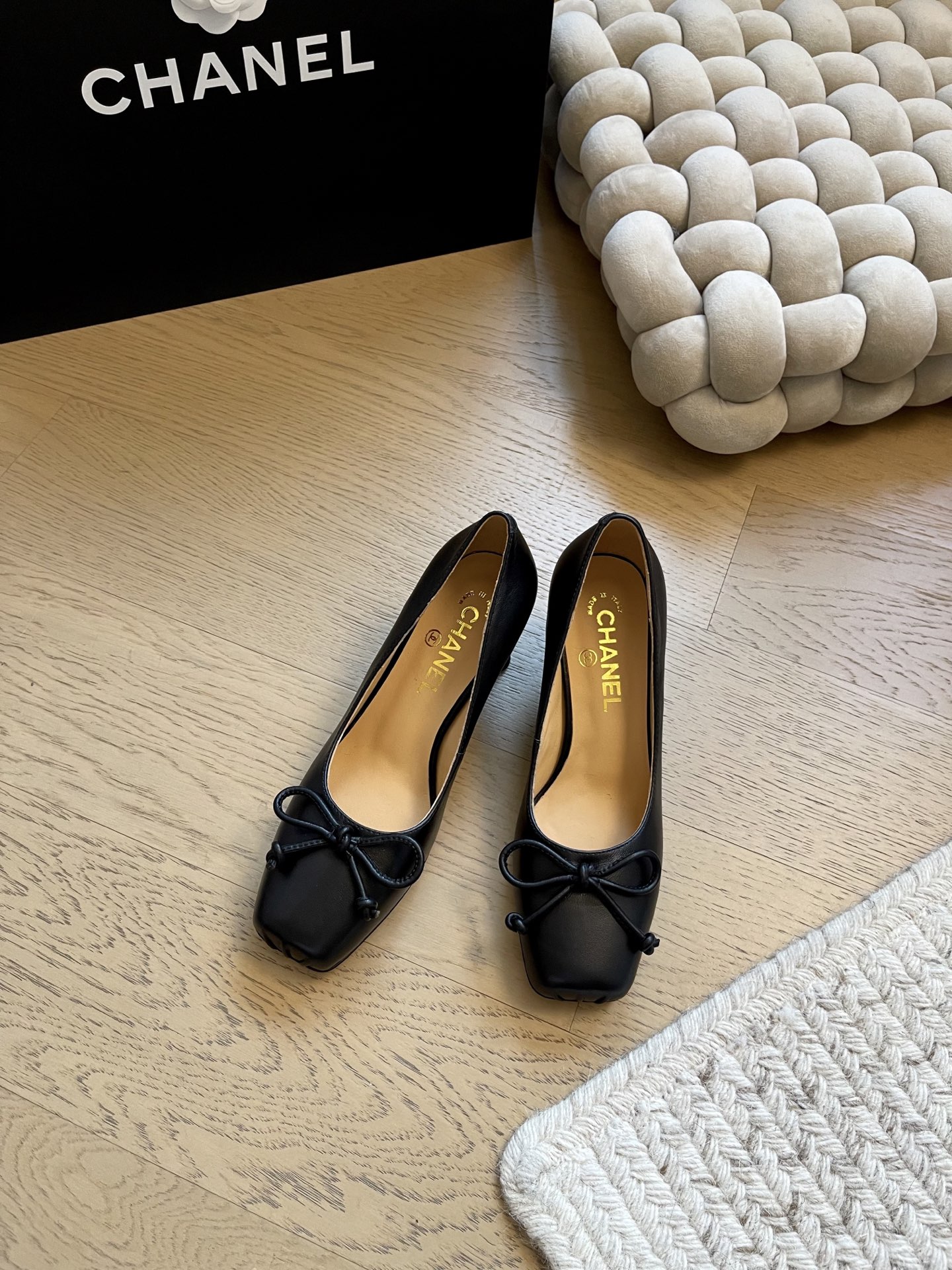 NO:535374,Chanel 25B new Mary Jane single shoes top version!  First sale, inner sheepskin, genuine leather outsole, 6cm heel height, Size:35-39, other sizes, single shoes, Mary Jane, chanel, mary jane, sheepskin, Leather soles19860909Chanel 25B新款玛丽珍单鞋 顶级版本！抢先发售 内里羊皮 真皮大底 6cm跟高 Size:35-39 其他码数定做,单鞋玛丽珍,chanel,mary jane,sheepskin,Leather soles,Women's Shoes