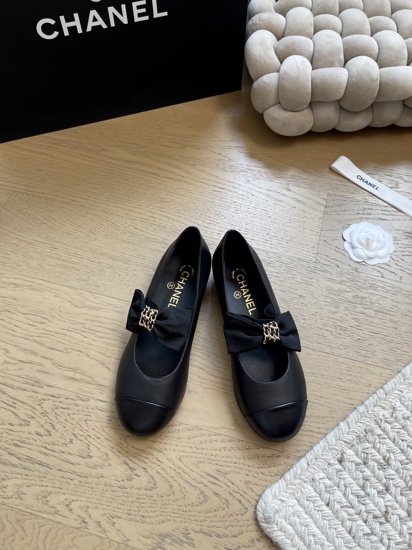 NO:535378,Chanel 25P new bow Mary Jane top version!  First sale, cowhide, inner sheepskin, Italian leather outsole, Size35-39, custom made in other sizes, single shoes, Mary Jane, chanel, mary jane, cowhide, sheepskin, Leather soles19860909Chanel 25P新款蝴蝶结玛丽珍 顶级版本！抢先发售 鞋面牛皮 内里羊皮 意大利真皮大底 Size35-39 其他码数定做,单鞋玛丽珍,chanel,mary jane,cowhide,sheepskin,Leather soles,Women's Shoes