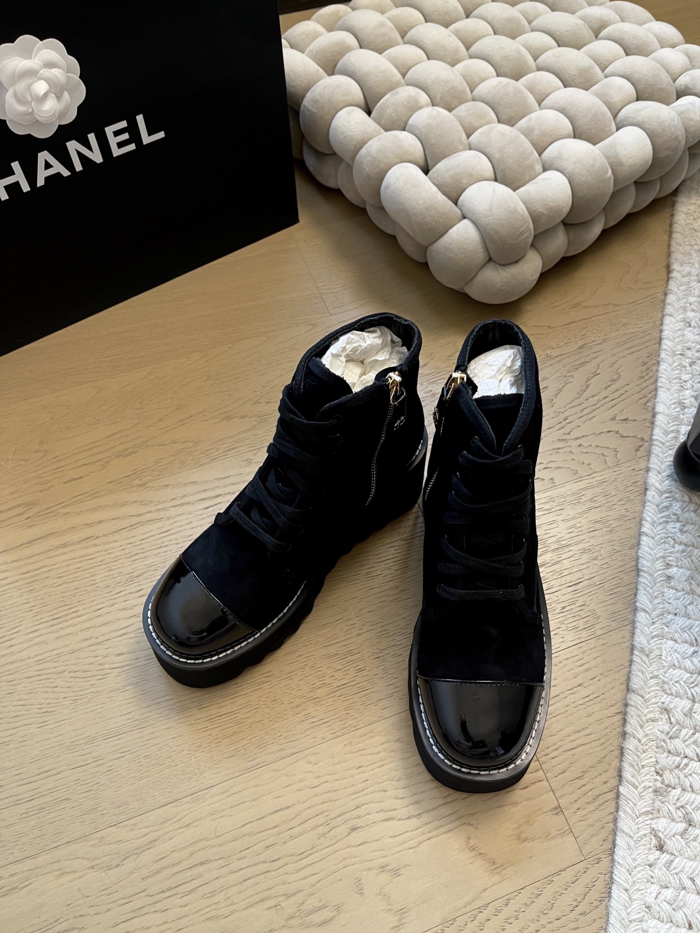 NO:559899,Chanel 25B new thick-soled lace-up short boots top version!  Early sale, upper cowhide, inner sheepskin, original outsole, size 35-40, '40 non-returnable', boots, chanel, boots, cowhide, sheepskin19860909Chanel 25B新款厚底系带短靴 顶级版本！抢先发售 鞋面牛皮 内里羊皮 原版大底 码数35-40 「40不退换」,靴子,chanel,boots,cowhide,sheepskin,Women's Shoes