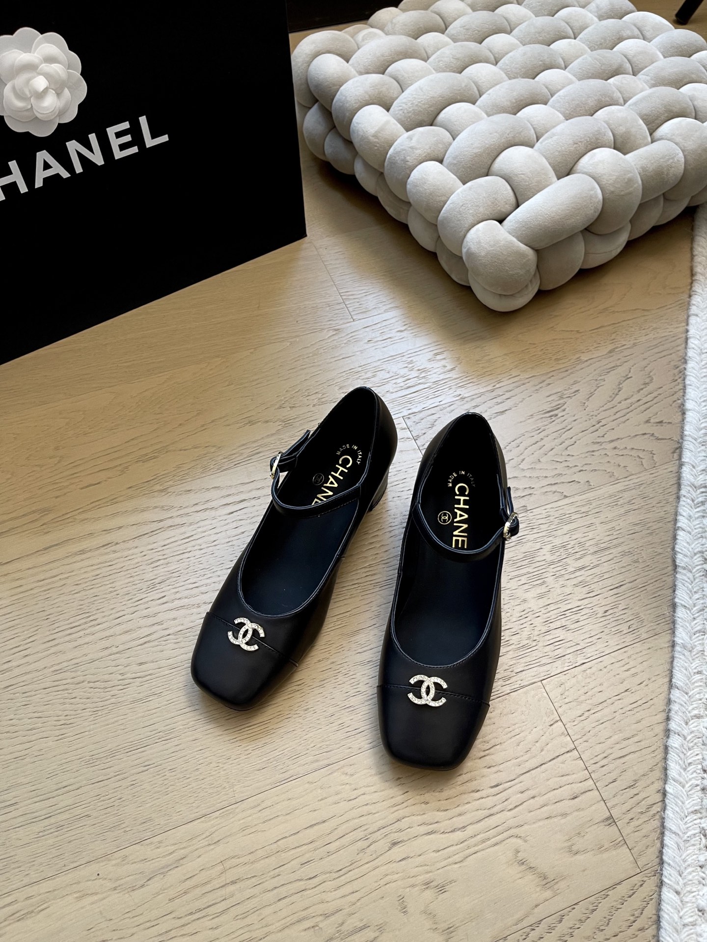 NO:592816,Chanel 25k new Mary Jane block heel top version!  Early sale, shoe store sheepskin, foot sheepskin, genuine leather sole, code number 34-41 '34 40 41 customized, non-returnable, non-exchangeable',,chanel,mary jane,sheepskin19860909Chanel 25k新款玛丽珍粗跟 顶级版本！抢先发售 鞋店羊皮 垫脚羊皮 真皮底 码数34-41 「34 40 41定制不退不换」,,chanel,mary jane,sheepskin,Women's Shoes