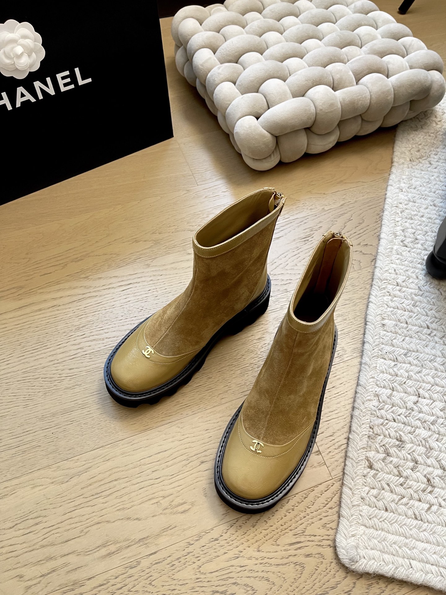 NO:592812,Chanel 25k new suede short boots!  Top version!  Early sale, fabric, suede, sheepskin lining, original non-slip outsole, size 34-41 '34 40 41 customized, non-returnable, non-exchangeable', boots, chanel, boots, sheepskin, chamois leather19860909Chanel 25k新款麂皮绒短靴！ 顶级版本！抢先发售 面料麂皮绒 内里羊皮 原版防滑大底 码数34-41「34 40 41定制不退不换」,靴子,chanel,boots,sheepskin,chamois leather,Women's Shoes