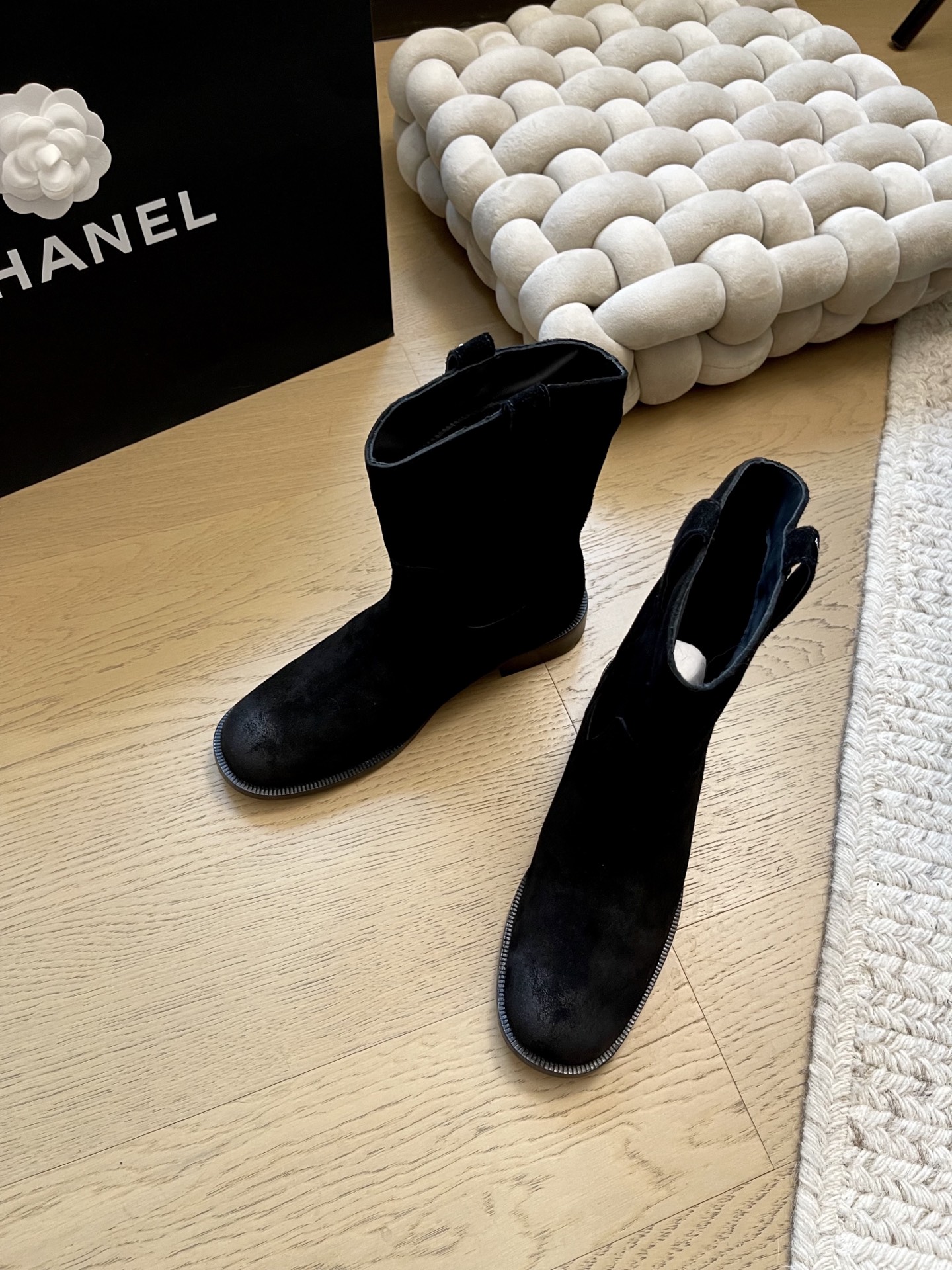 NO:592814,Chanel 25k new knight boots!  Top version!  Early sale, fabric cowhide, sheepskin lining, original non-slip outsole, size 34-41 '34 40 41 customized, non-returnable, non-exchangeable', boots, chanel, boots, cowhide, sheepskin19860909Chanel 25k新款骑士短靴！ 顶级版本！抢先发售 面料牛皮 内里羊皮 原版防滑大底 码数34-41「34 40 41定制不退不换」,靴子,chanel,boots,cowhide,sheepskin,Women's Shoes